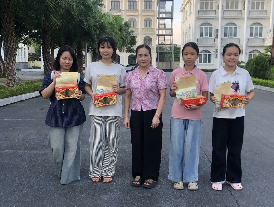 Hội LHPN xã Như Thanh đồng hành cùng trẻ em mồ côi dịp Tết Trung thu