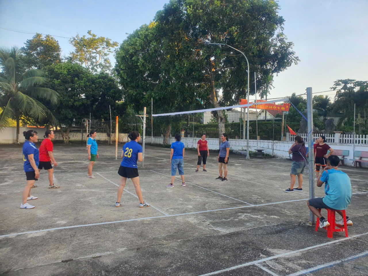 Hội Liên hiệp Phụ nữ xã Như Thanh ra quân vệ sinh môi trường và giao lưu thể thao, chào mừng Đại hội Đảng bộ xã lần thứ Nhất, nhiệm kỳ 2025–2030