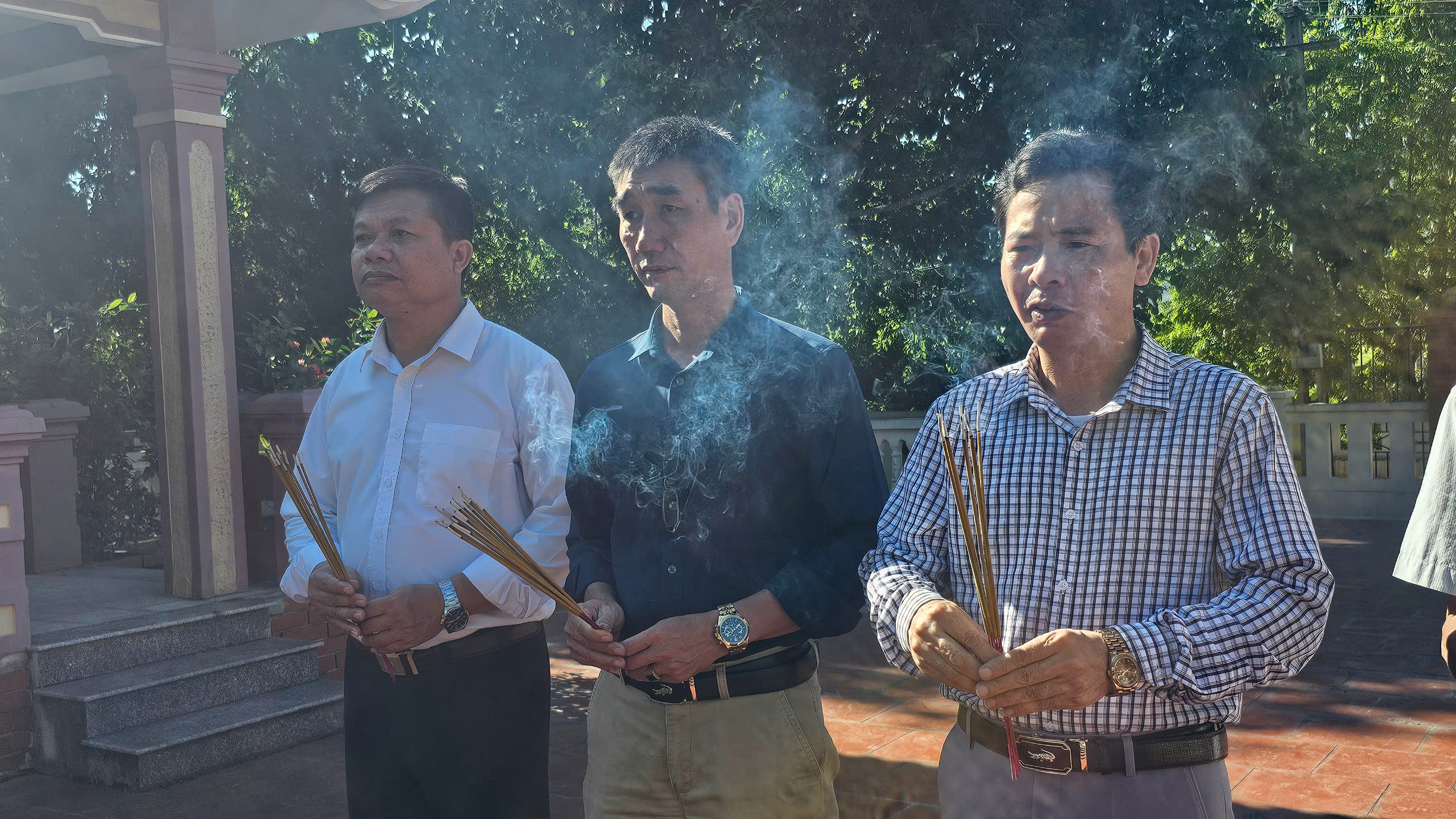 Lãnh đạo xã Như Thanh tổ chức dâng hương tưởng niệm các anh hùng liệt sĩ, nhân dịp Đại hội Đảng bộ xã lần thứ Nhất, nhiệm kỳ 2025 – 2030