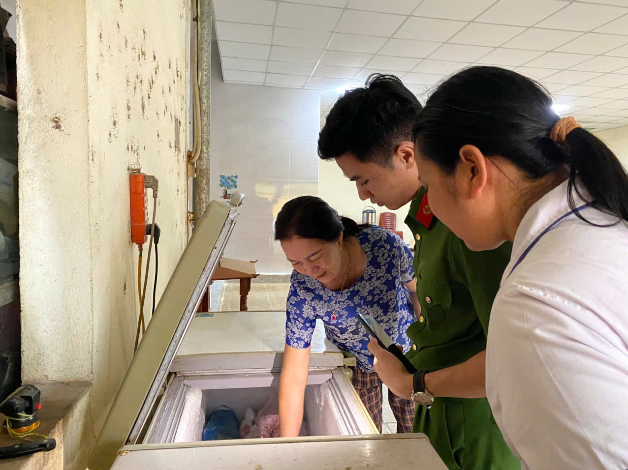 Đồng chí Trương Mạnh Linh làm Trưởng đoàn kiểm tra liên ngành về an toàn thực phẩm tại xã Yên Thọ