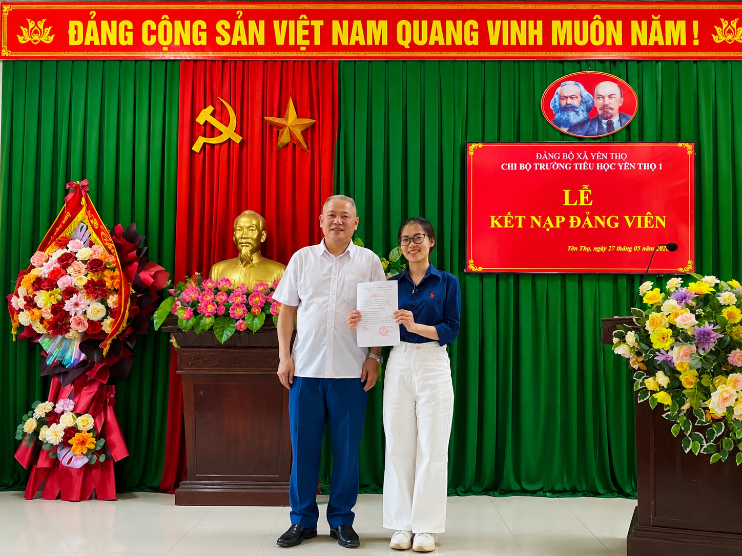CHI BỘ TRƯỜNG TIỂU HỌC YÊN THỌ 1 TỔ CHỨC LỄ KẾT NẠP ĐẢNG VIÊN MỚI, TRAO QUYẾT ĐỊNH CHUYỂN ĐẢNG CHÍNH THỨC