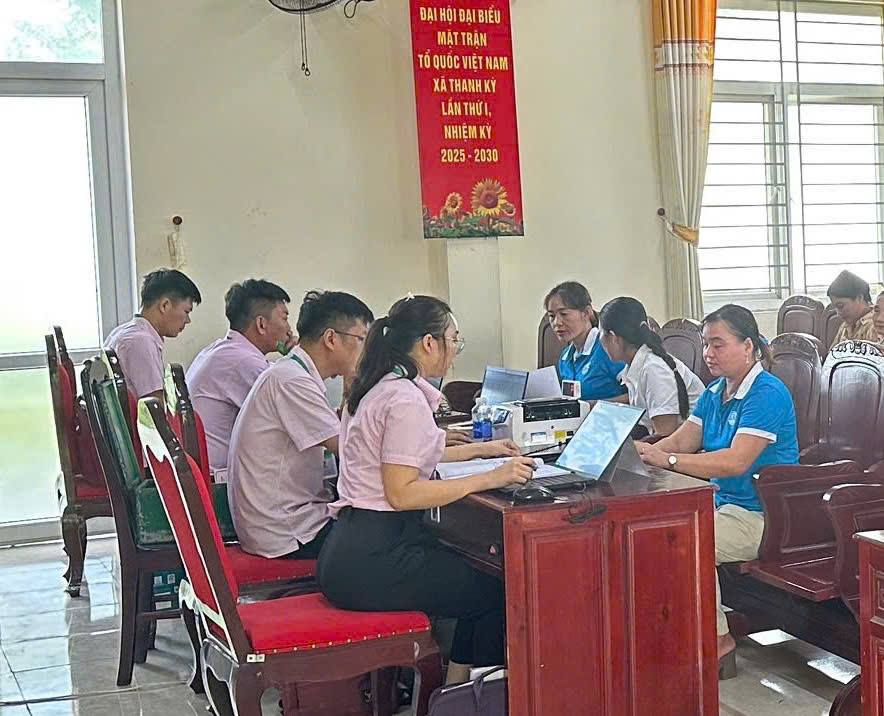 Ngân hàng Chính sách xã hội Như Thanh tổ chức giao dịch thanh toán không dùng tiền mặt tại điểm giao dịch xã Thanh Kỳ