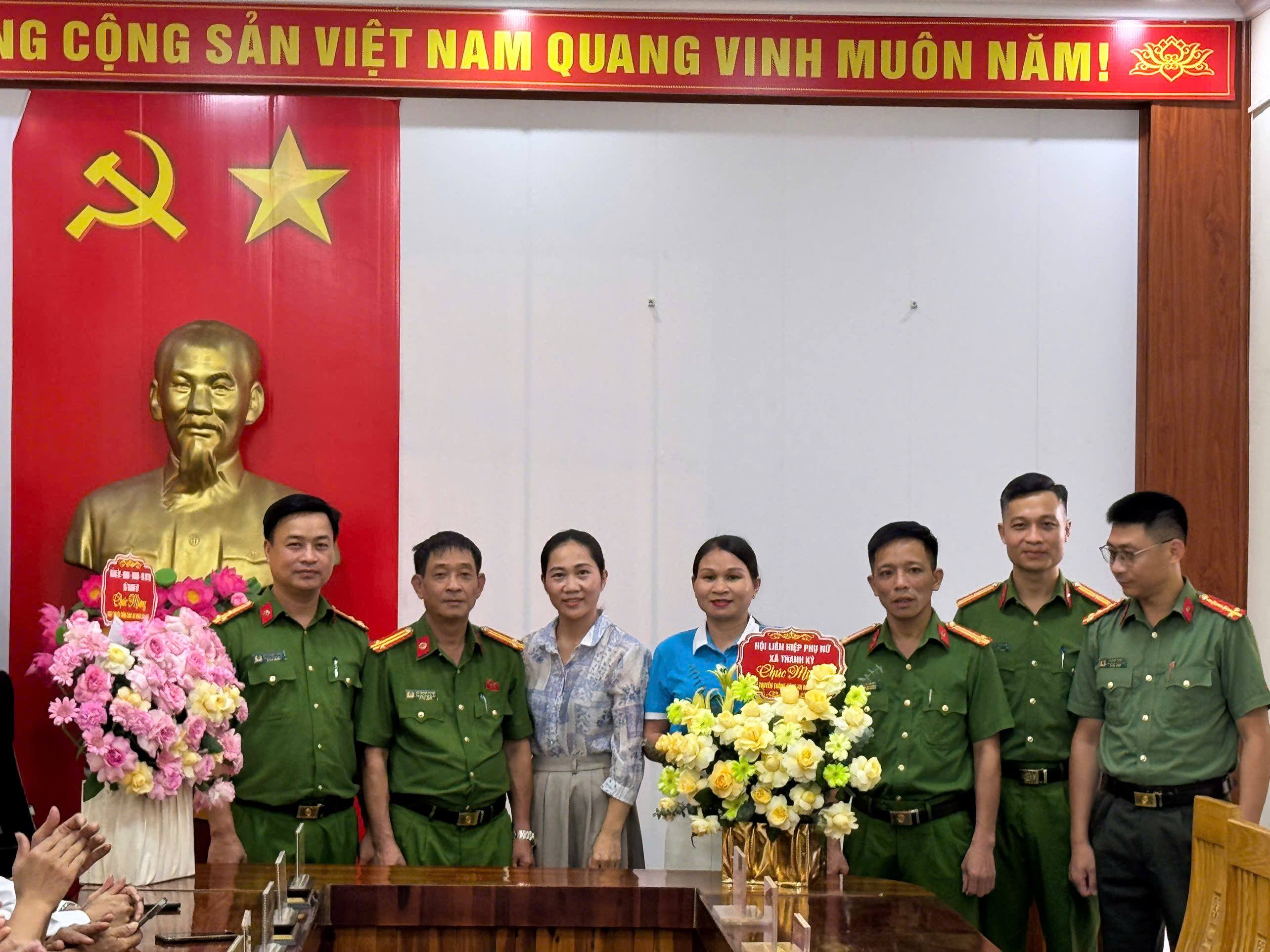 Anh-tin-bai