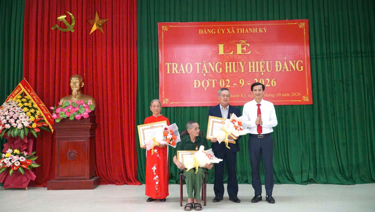 Đảng ủy xã Thanh Kỳ Lễ trao tặng Huy hiệu Đảng đợt 2/9/2026