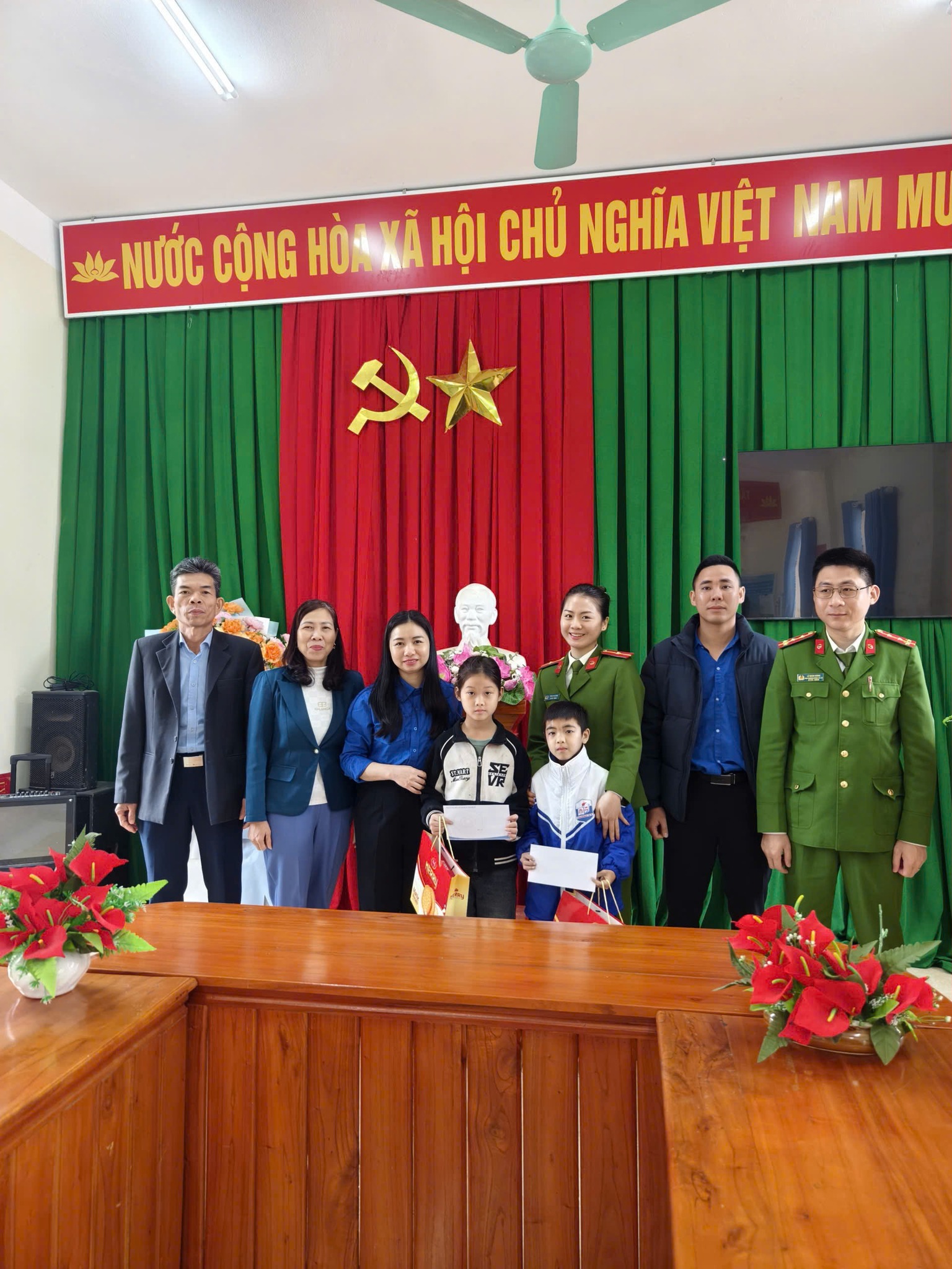 Anh-tin-bai
