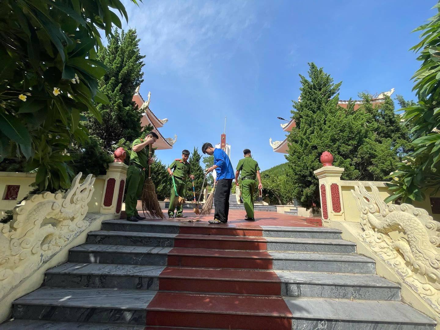 Anh-tin-bai