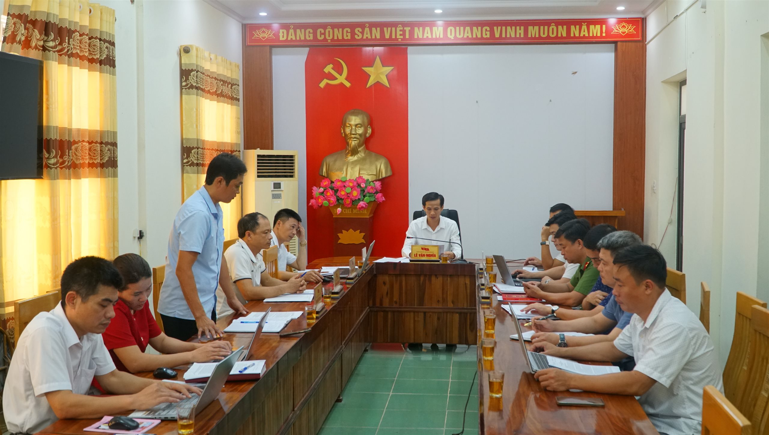 Anh-tin-bai