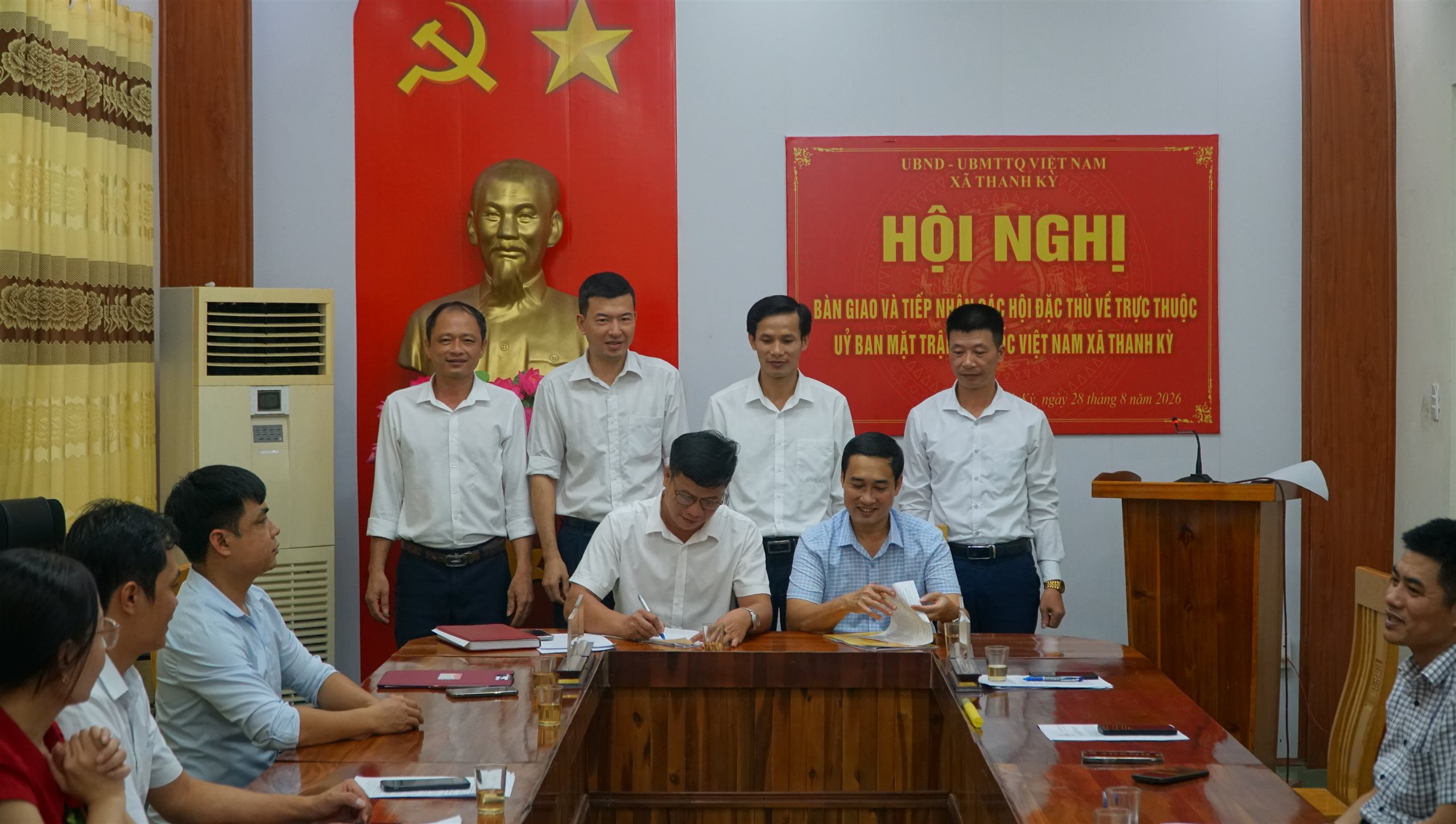 Anh-tin-bai