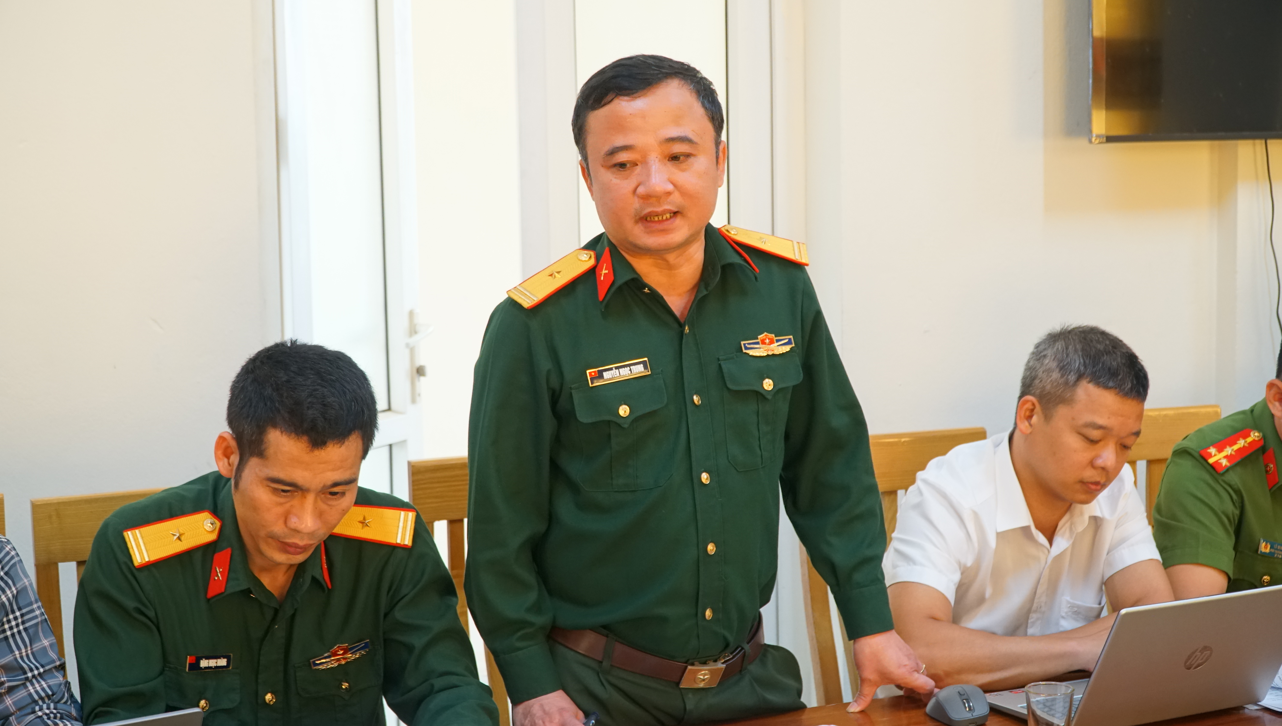 Anh-tin-bai