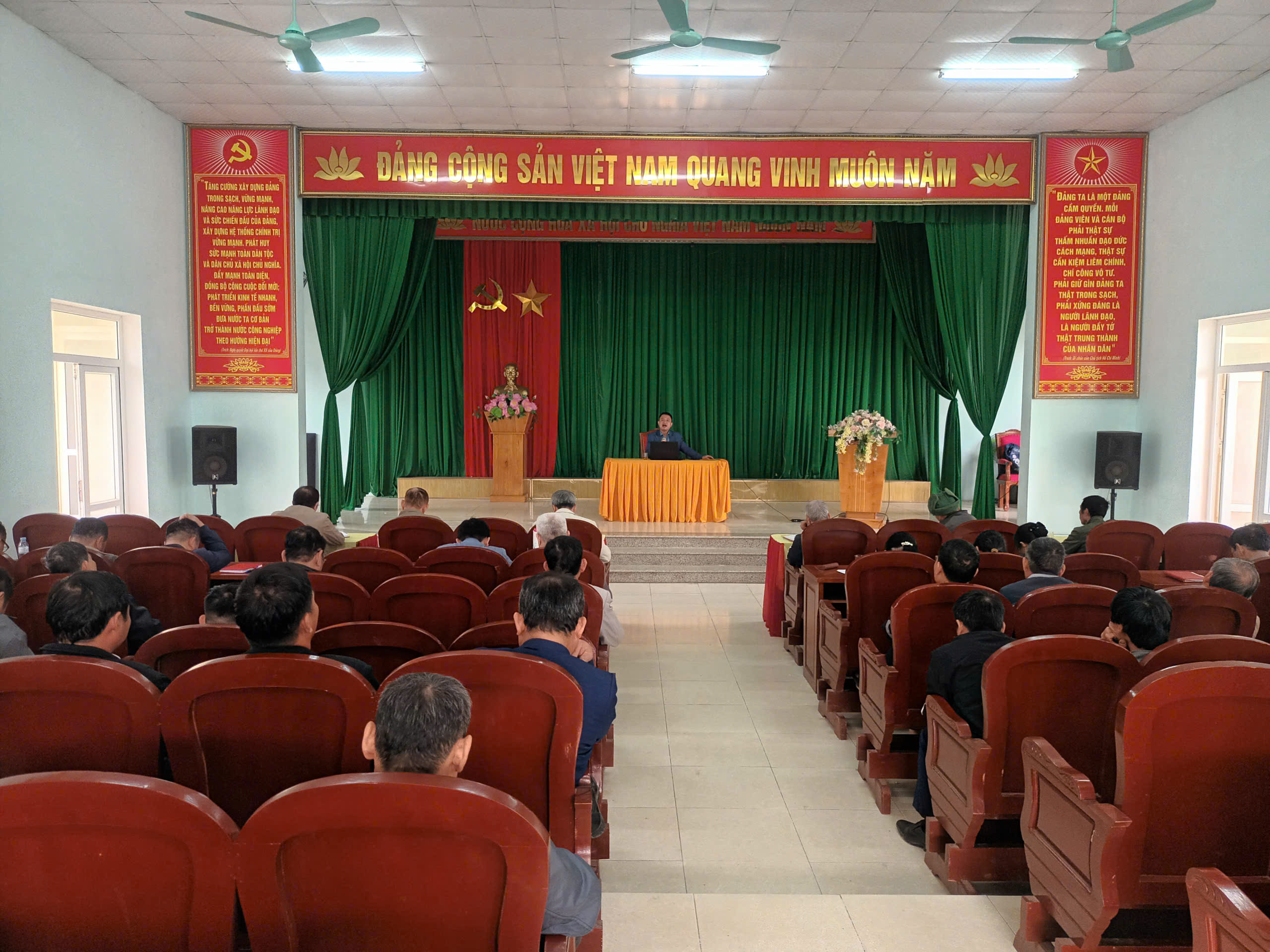 Hội nghị tuyên truyền chính sách dân tộc và kết quả thực hiện chính sách dân tộc, đại đoàn kết dân tộc của Đảng, Nhà nước và vận động đồng bào dân tộc.