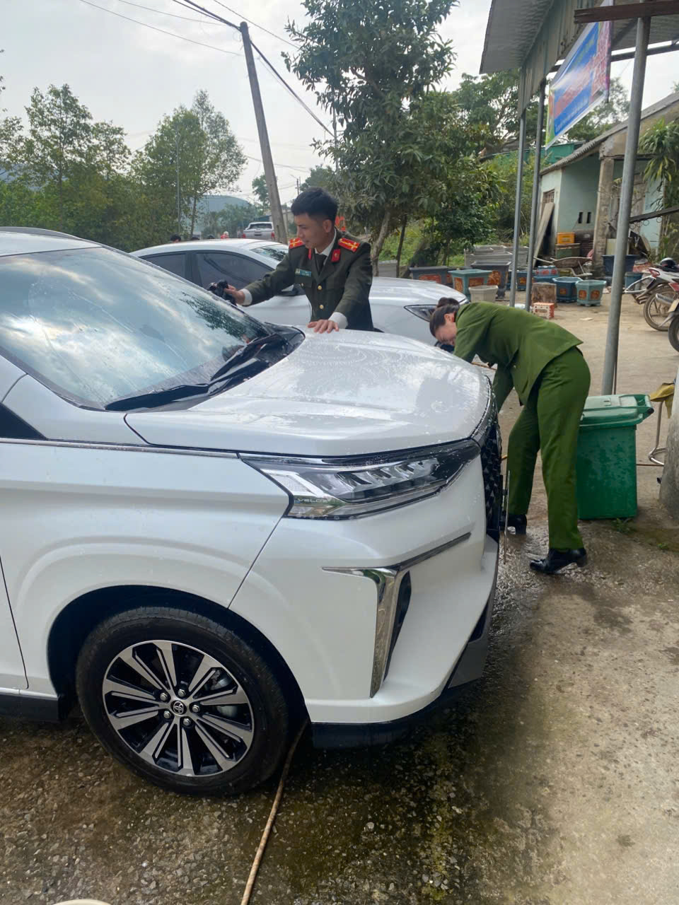 Anh-tin-bai