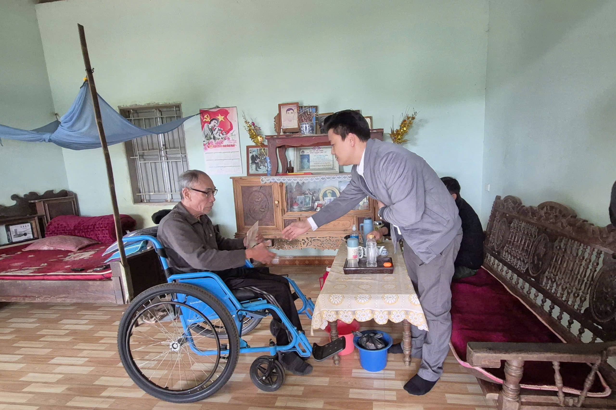 Anh-tin-bai