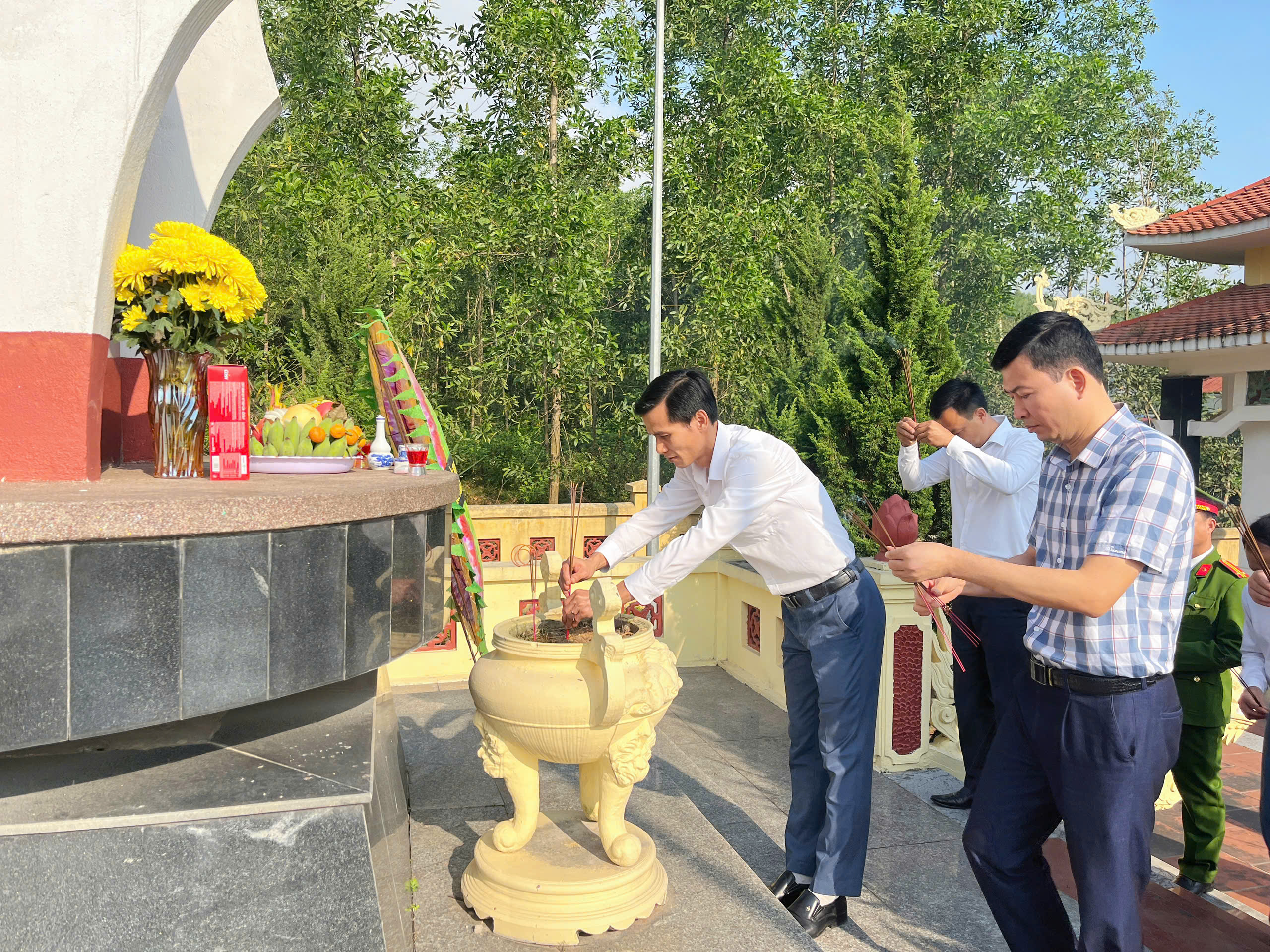 Anh-tin-bai
