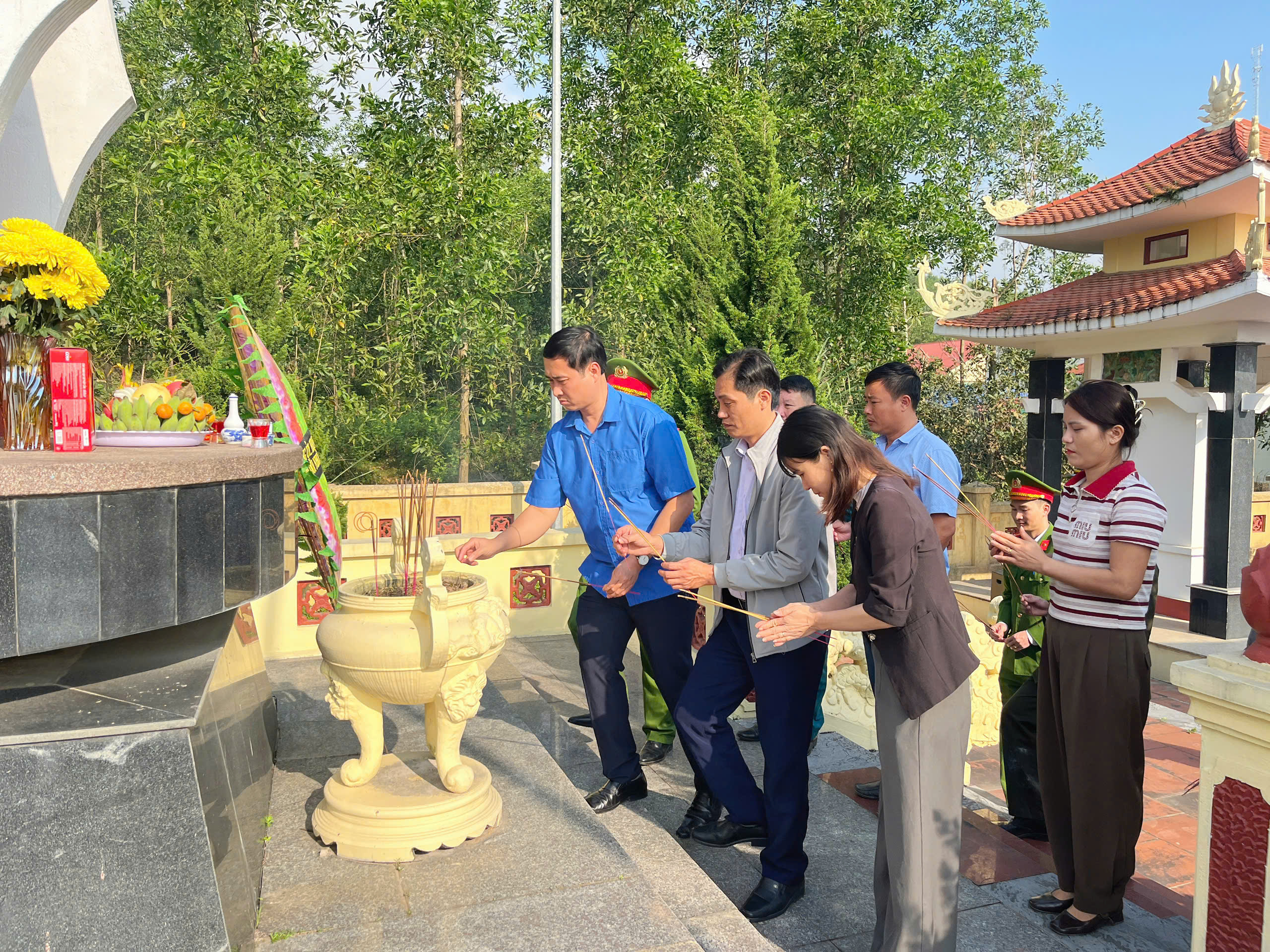 Anh-tin-bai