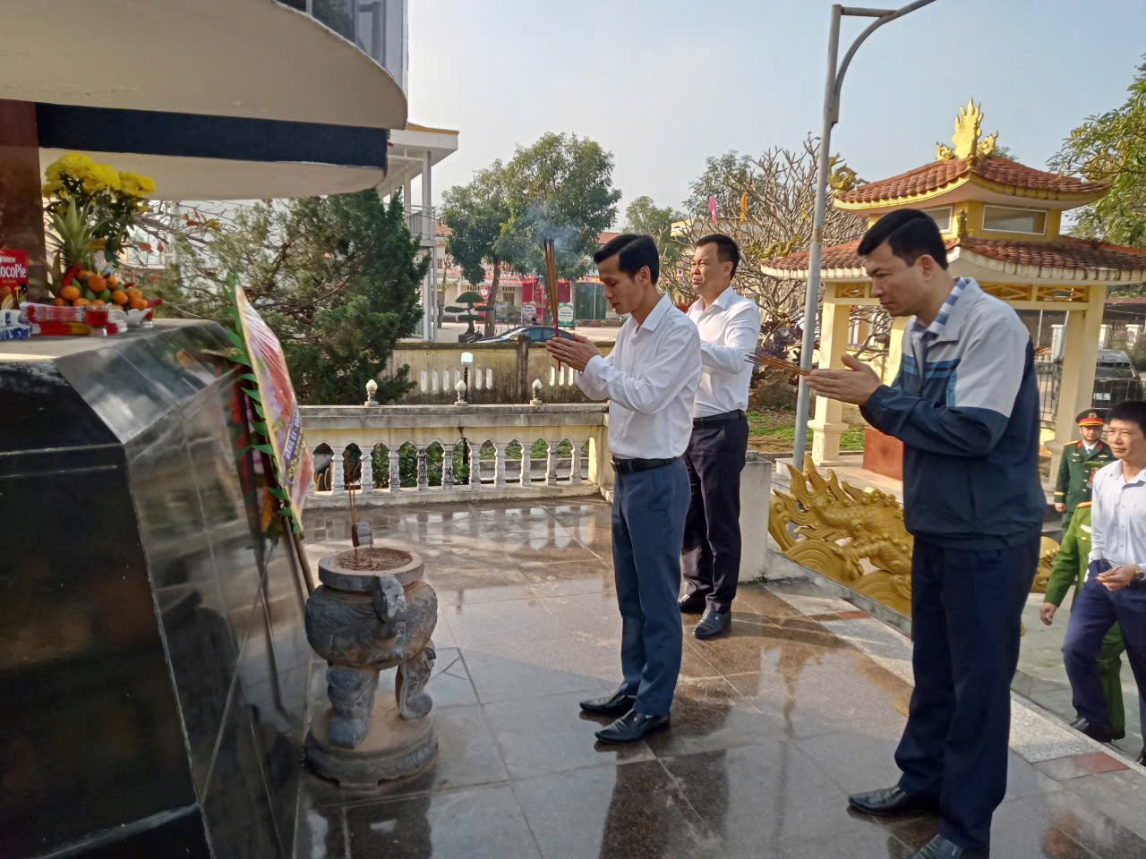 Anh-tin-bai