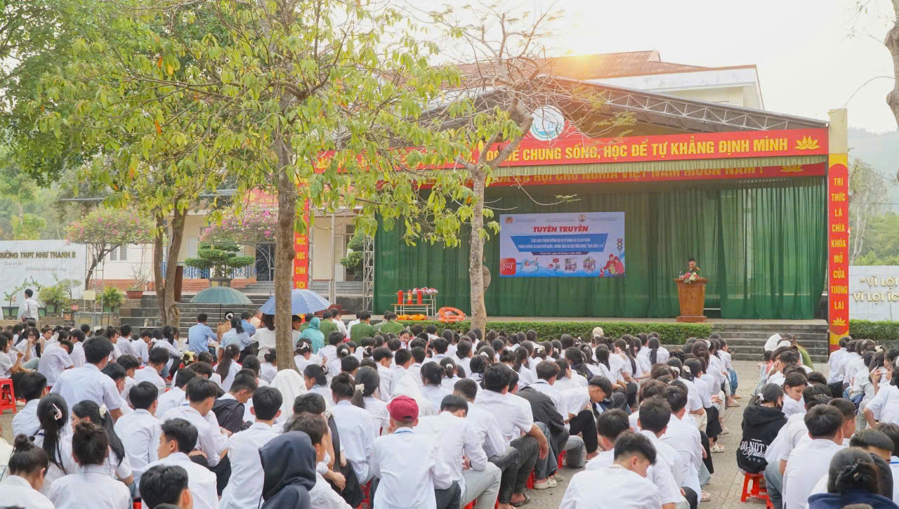 Tuyên truyền luật giao thông đường bộ và kỹ năng lái xe an toàn, phòng chống tai nạn đuối nước, hướng dẫn cài đặt ứng dụng báo cháy 114