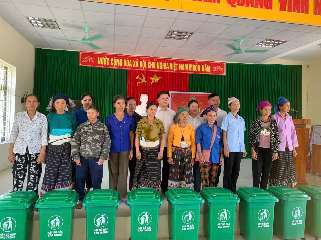 Ra mắt “Tổ tự quản bảo vệ môi trường và vệ sinh ATTP”  tại chi hội nông dân thôn Đồng Tâm