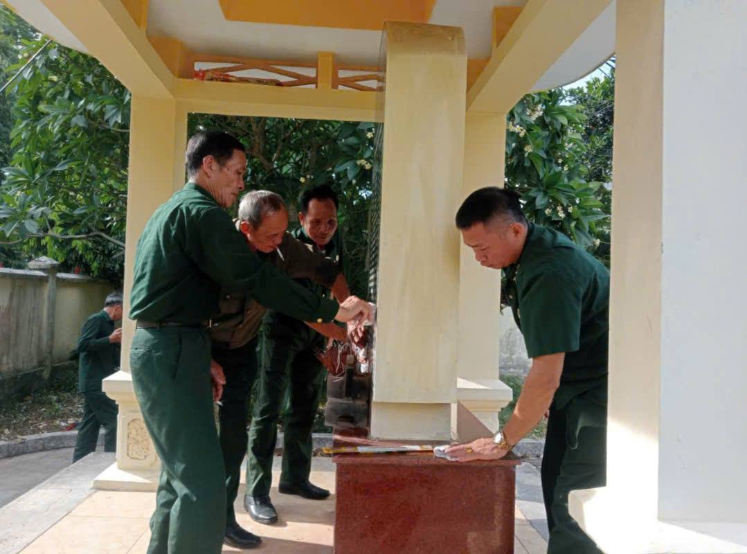 Anh-tin-bai