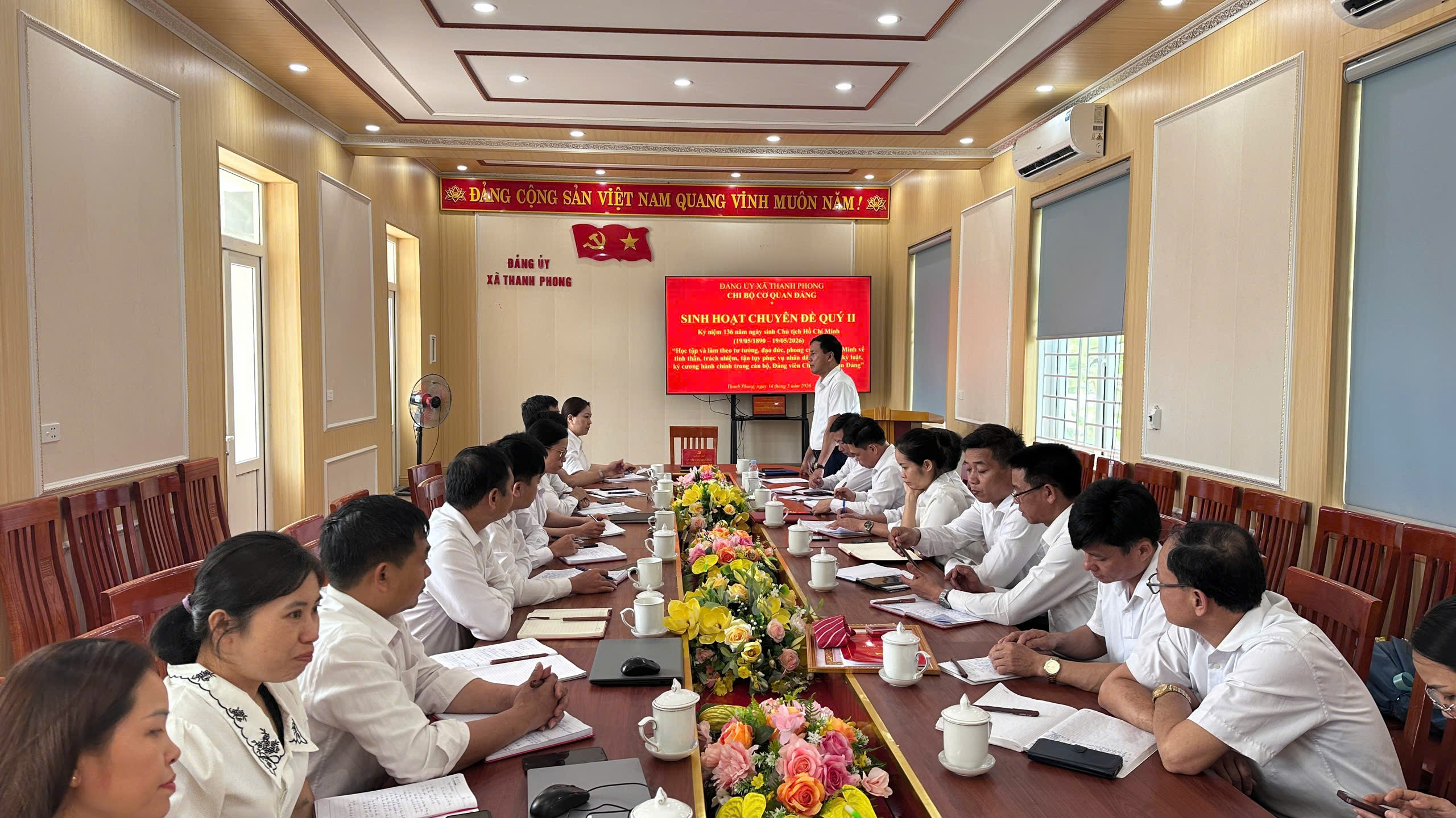 Chi bộ cơ quan Đảng xã Thanh Phong: Sinh hoạt chuyên đề tháng 5 – Học tập và làm theo tư tưởng, đạo đức, phong cách Hồ Chí Minh