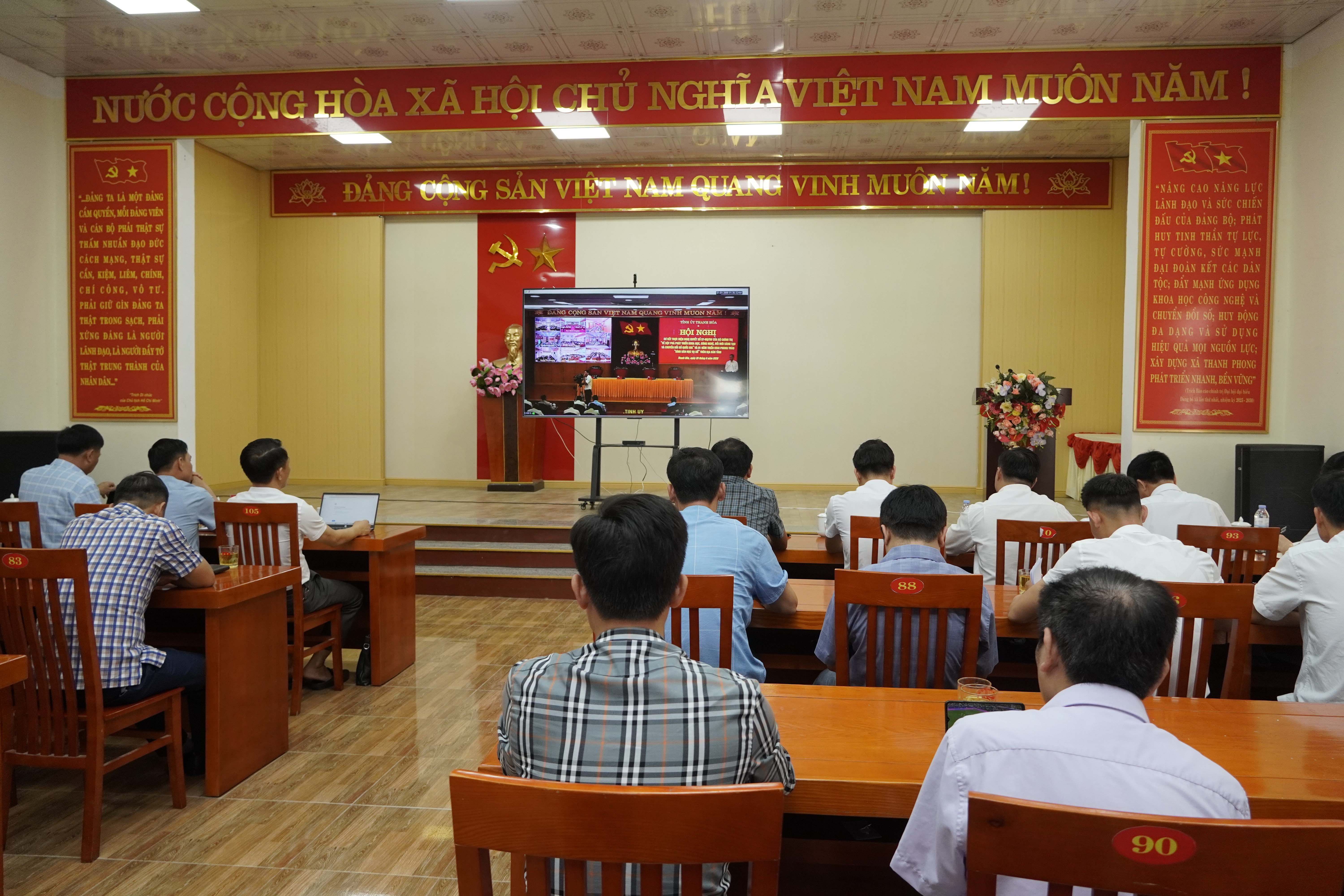 Xã Thanh Phong tham dự hội nghị sơ kết thực hiện Nghị quyết số 57-NQ/TW và phong trào “Bình dân học vụ số”