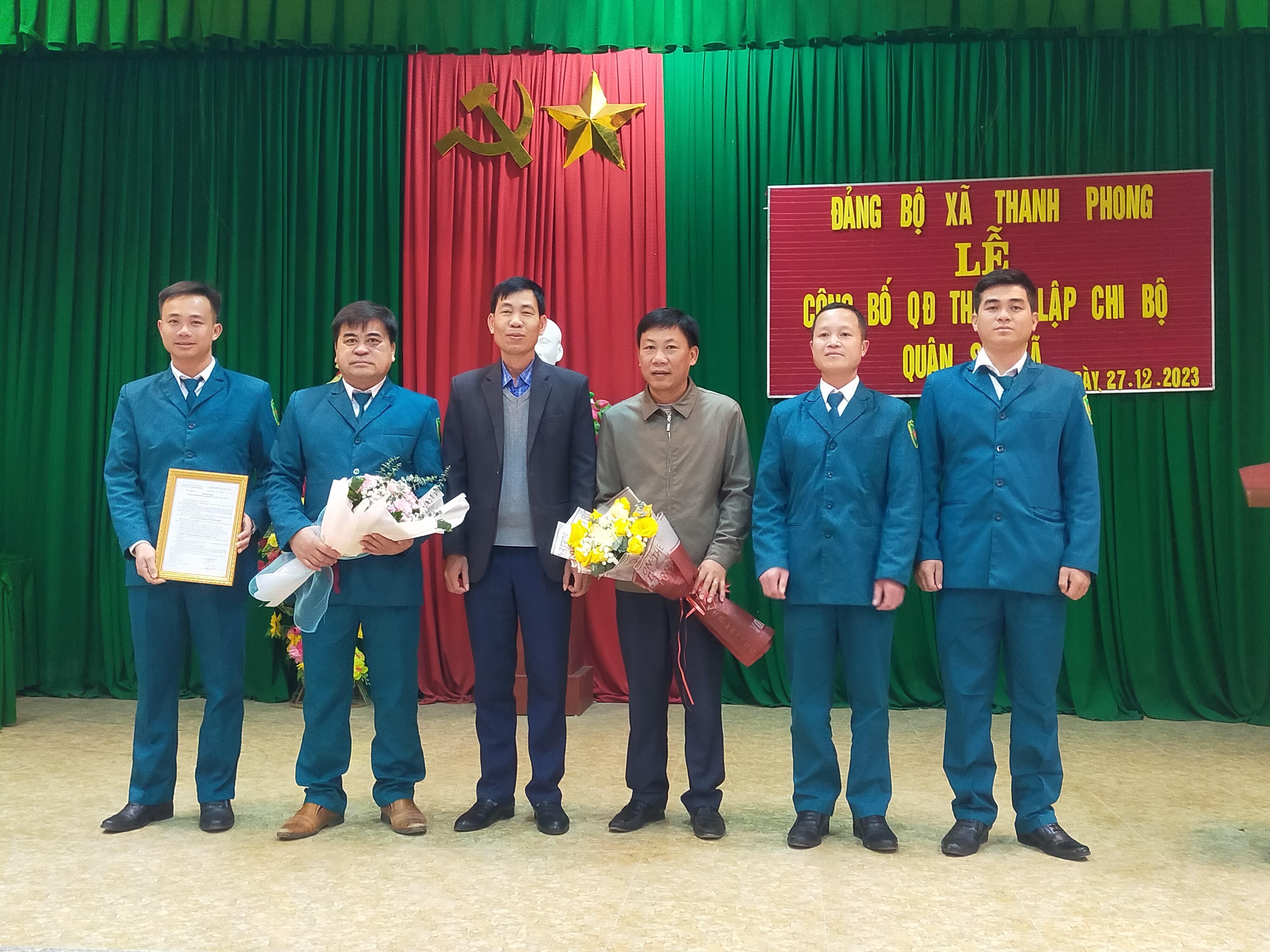 CÔNG BỐ QUYẾT ĐỊNH THÀNH LẬP CHI BỘ QUÂN SỰ XÃ THANH PHONG