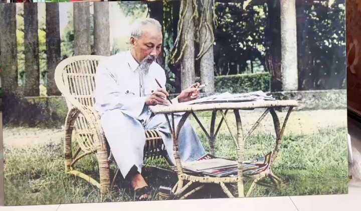 Đôi dép Bác Hồ
