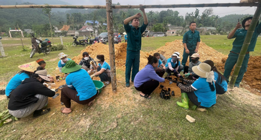 Thanh Quân: Chung tay ươm 2.350 bầu chè mạn, xây dựng hàng rào xanh – điểm nhấn trong phong trào nông thôn mới