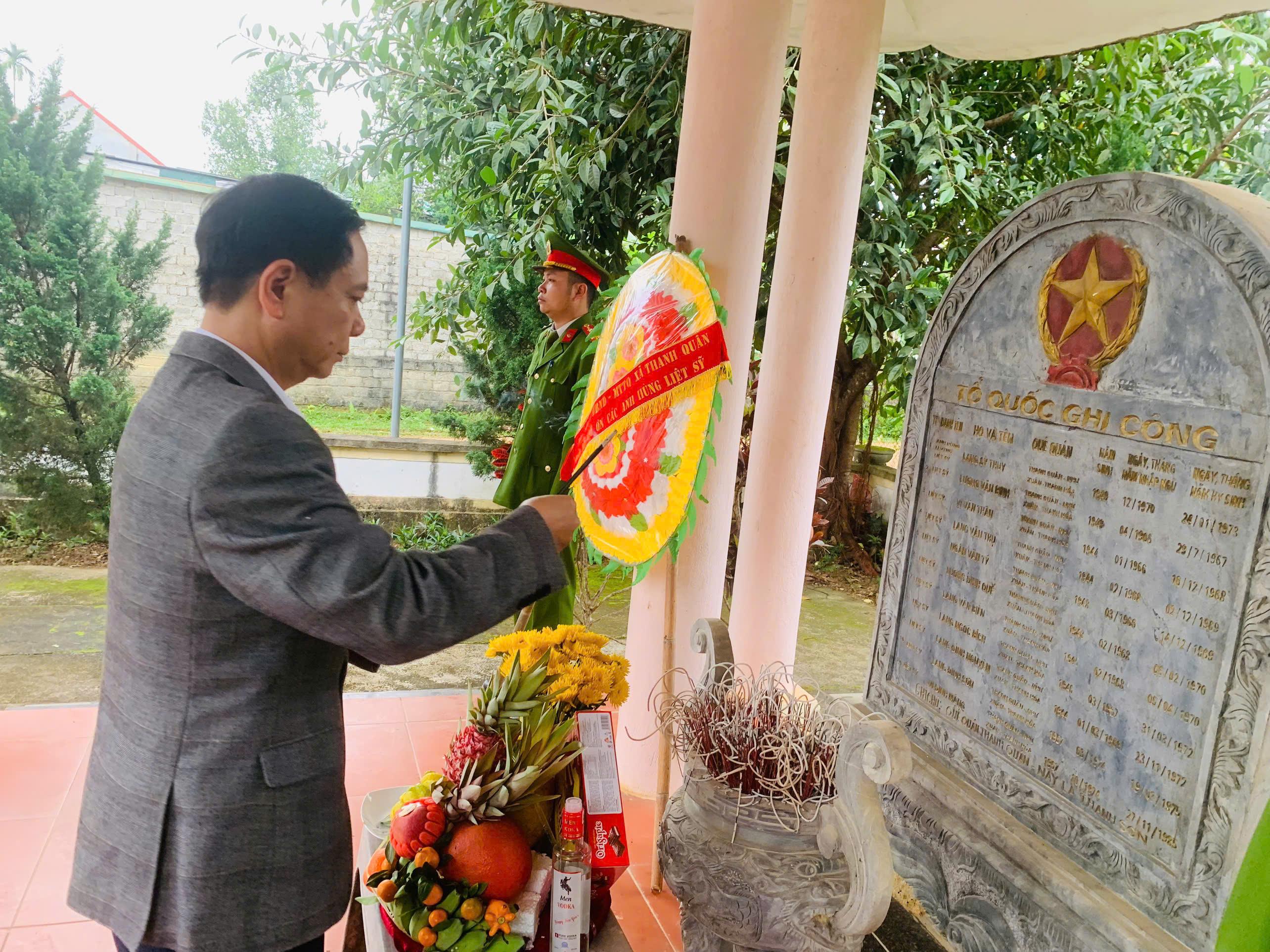 Anh-tin-bai