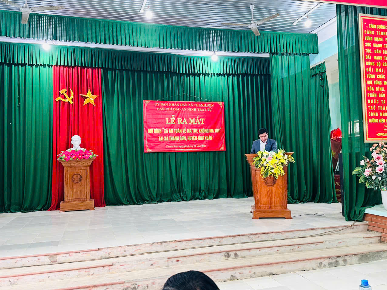 ra mắt.jpg