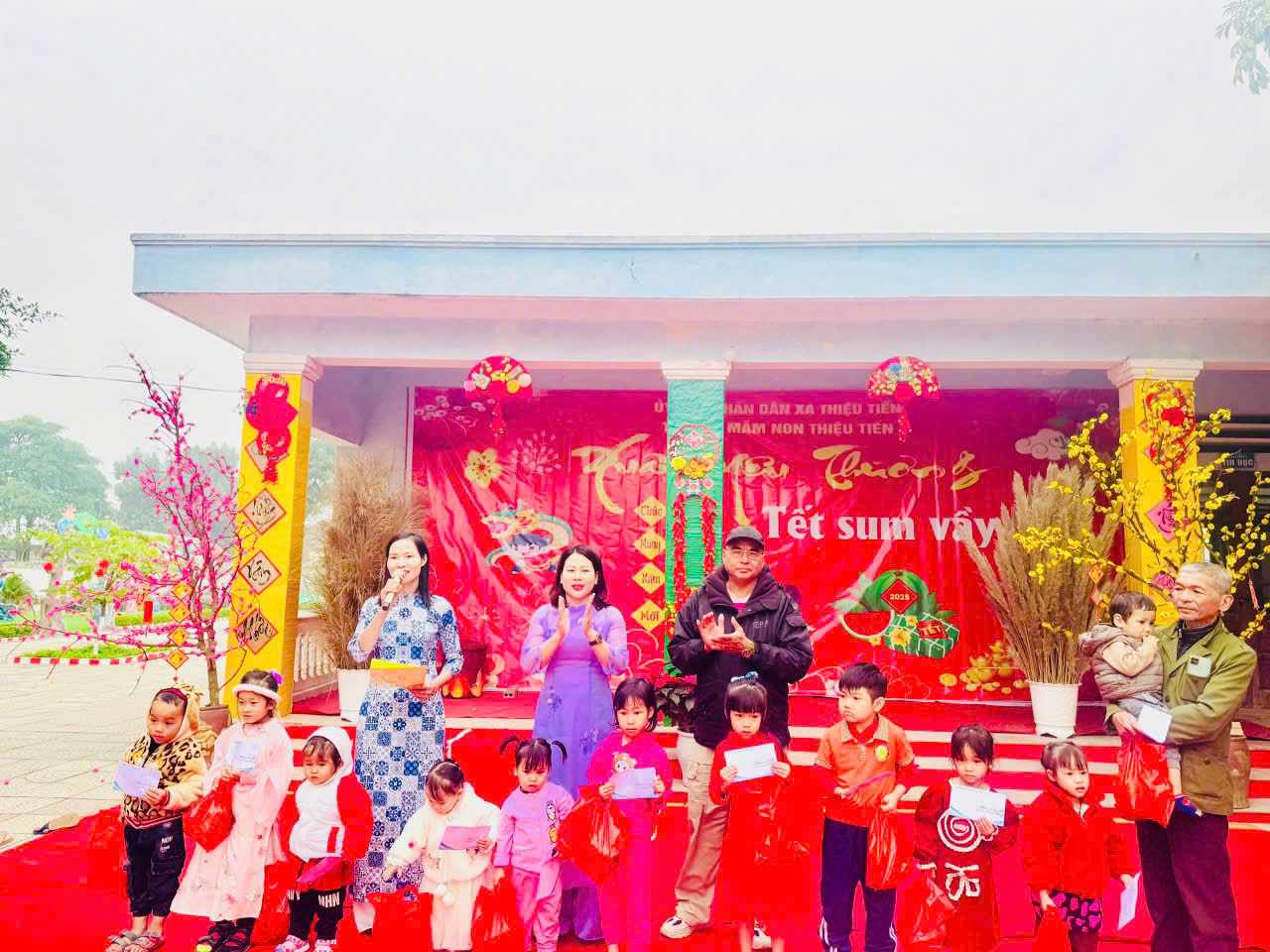 C:\Users\Administrator\Downloads\Bác Hồng [29-01-2026 15_04]\37972697563516621537.jpg