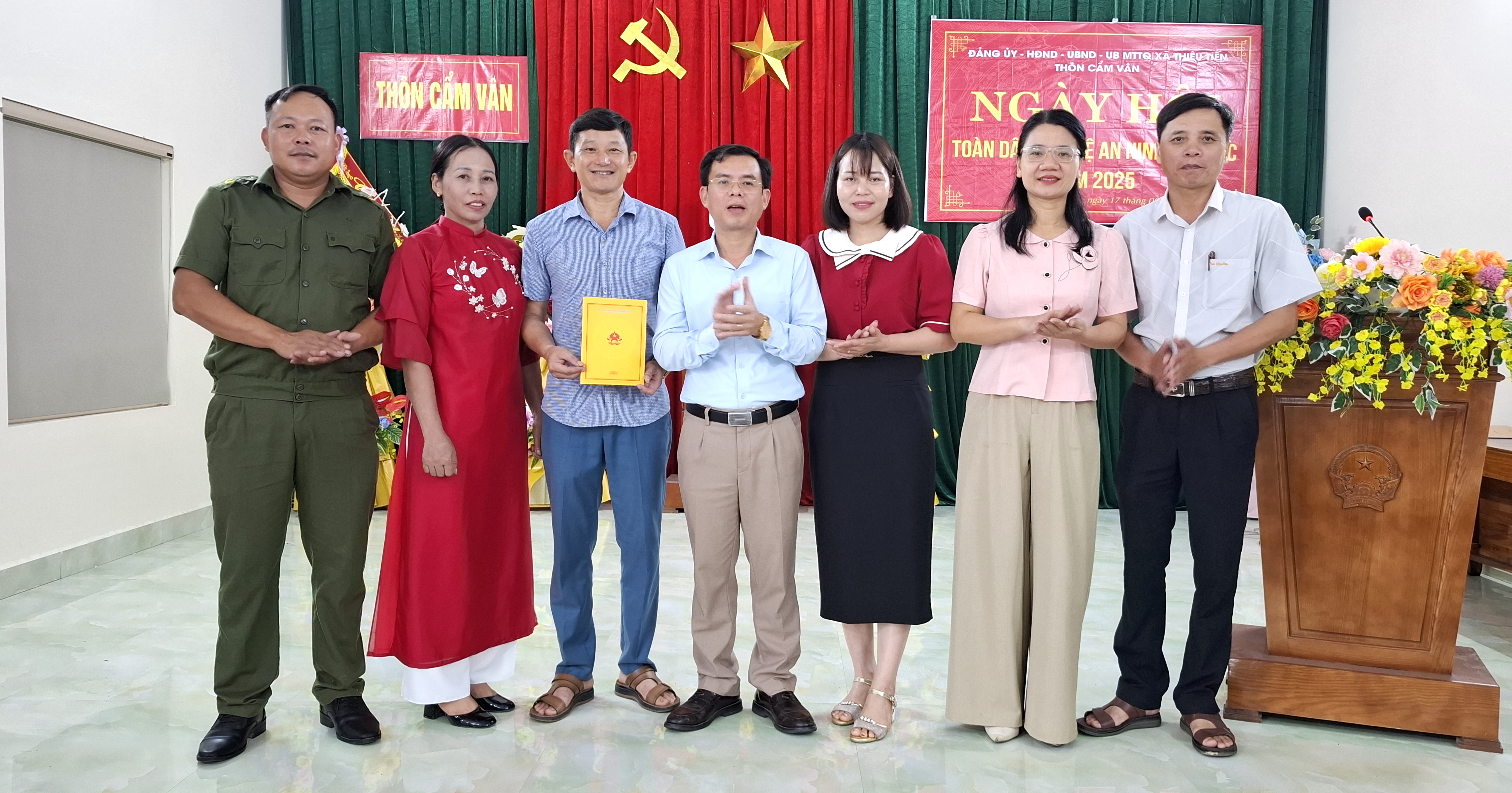Thôn Cẩm Vân tổ chức Ngày hội Toàn dân bảo vệ an ninh Tổ quốc năm 2025