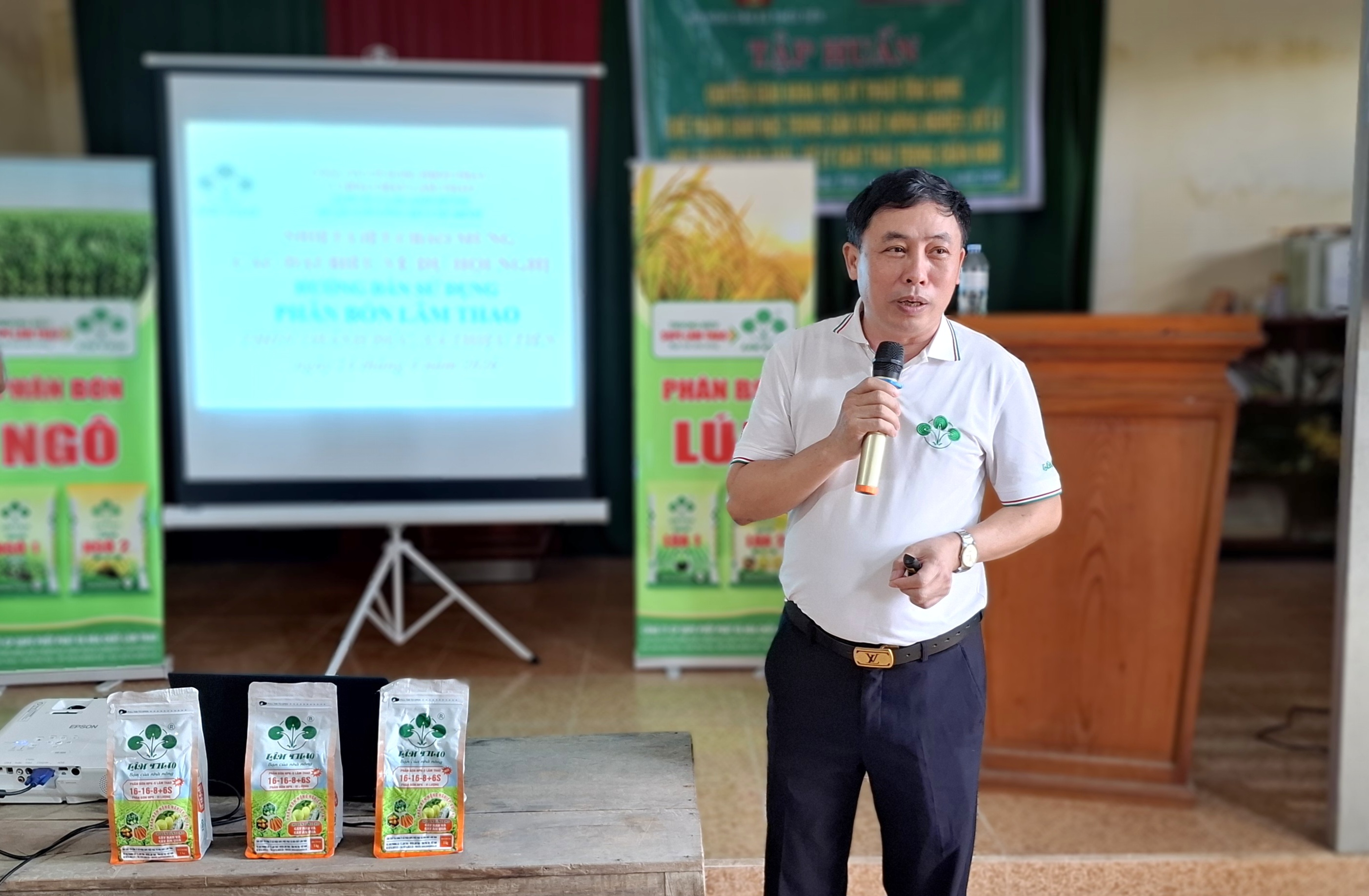 HỘI NÔNG DÂN XÃ THIỆU TIẾN TỔ CHỨC TẬP HUẤN KHOA HỌC KỸ THUẬT TRONG SẢN XUẤT NÔNG NGHIỆP GẮN VỚI BẢO VỆ MÔI TRƯỜNG