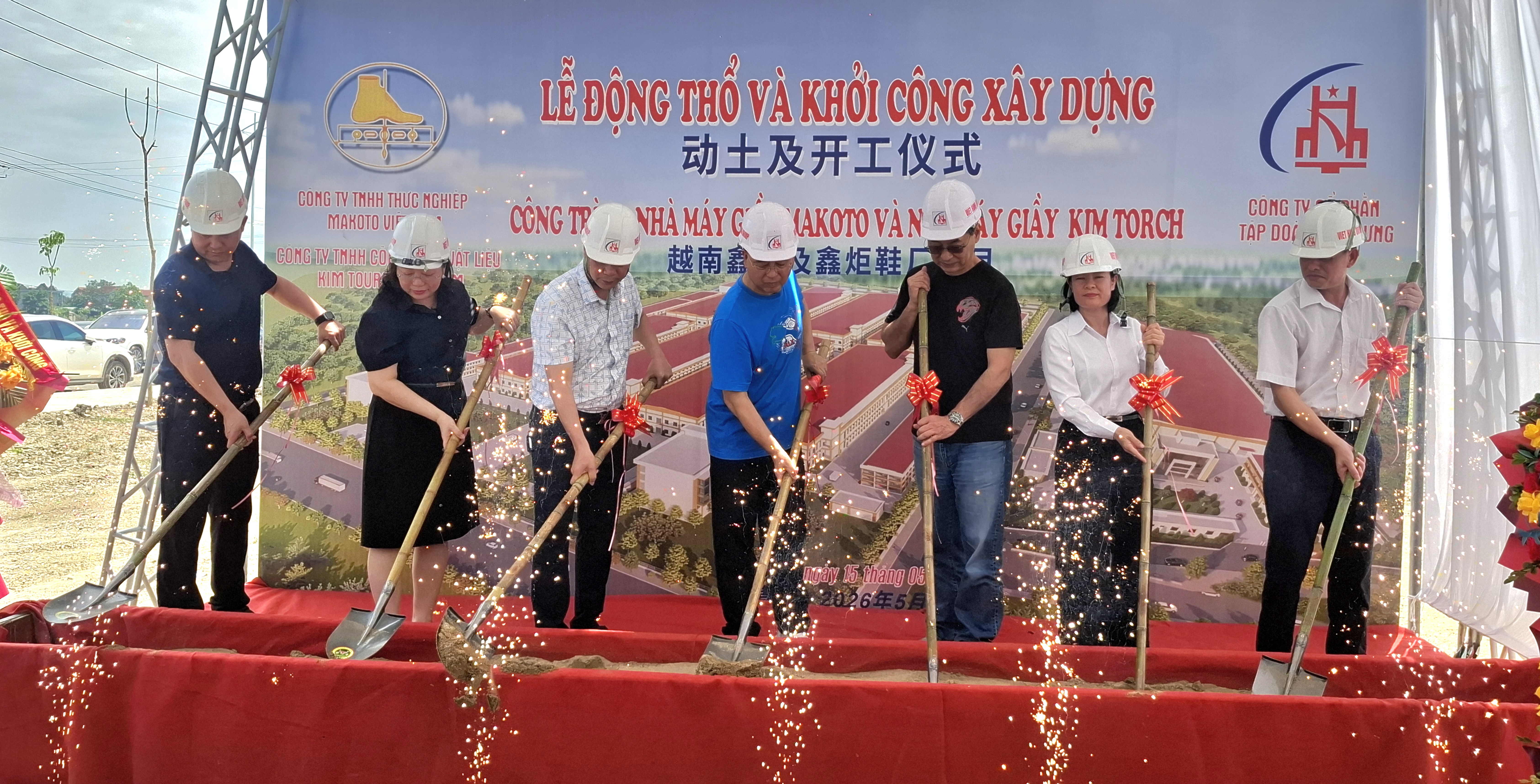 LỄ KHỞI CÔNG XÂY DỰNG NHÀ MÁY GIẦY MAKOTO VÀ NHÀ MÁY GIẦY KIM TORCH TẠI CỤM CÔNG NGHIỆP NGỌC VŨ, XÃ THIỆU TIẾN
