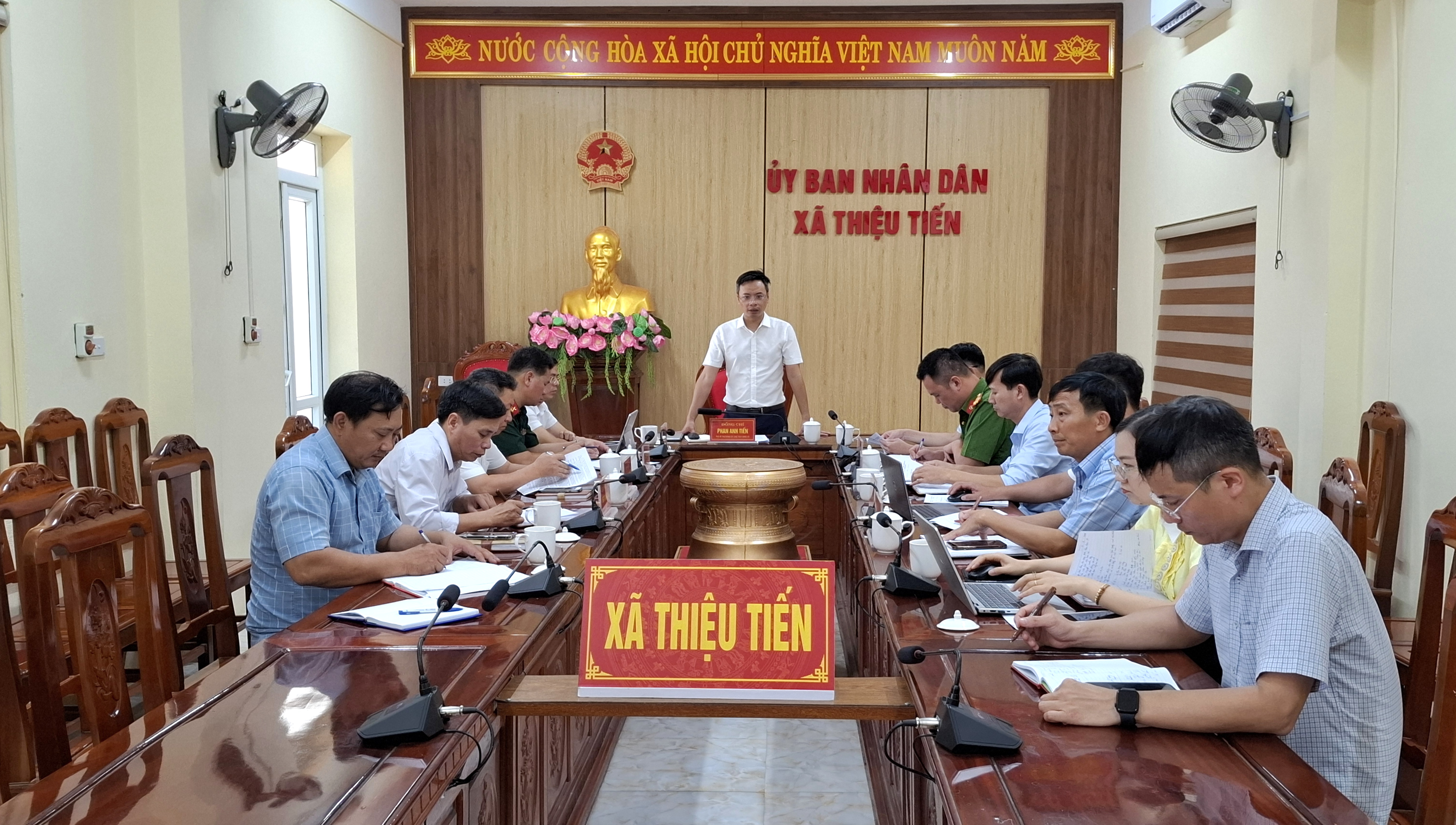 UBND XÃ THIỆU TIẾN TỔ CHỨC HỘI NGHỊ ĐÓNG GÓP Ý KIẾN VÀO DỰ THẢO ĐỀ ÁN SẮP XẾP THÔN TRÊN ĐỊA BÀN XÃ