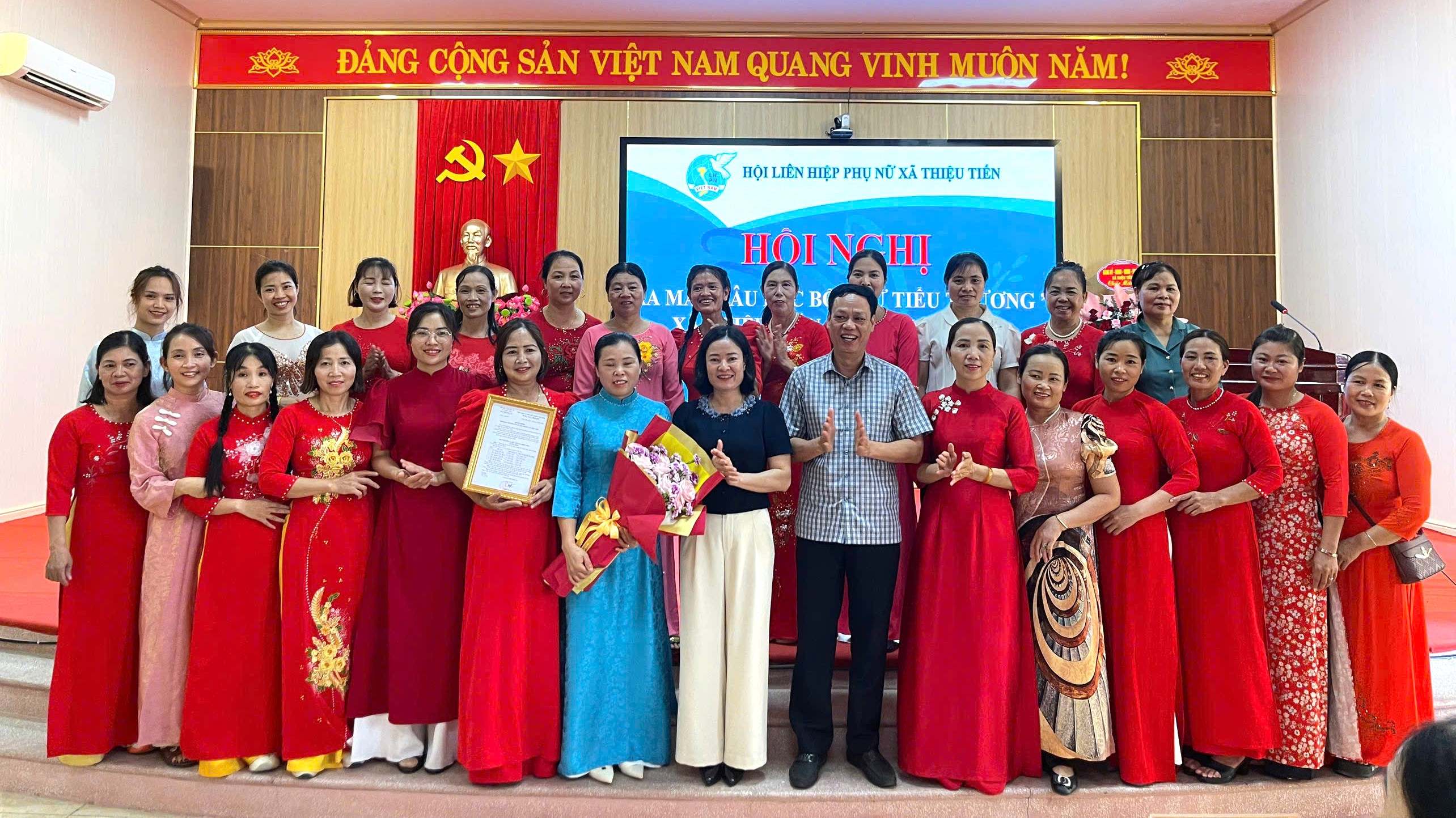 HỘI LIÊN HIỆP PHỤ NỮ XÃ THIỆU TIẾN RA MẮT CÂU LẠC BỘ “NỮ TIỂU THƯƠNG”; TẬP HUẤN “BÌNH DÂN HỌC VỤ SỐ”, TUYÊN TRUYỀN PHÒNG CHỐNG LỪA ĐẢO TRÊN KHÔNG GIAN MẠNG VÀ PHÒNG CHỐNG CHÁY NỔ