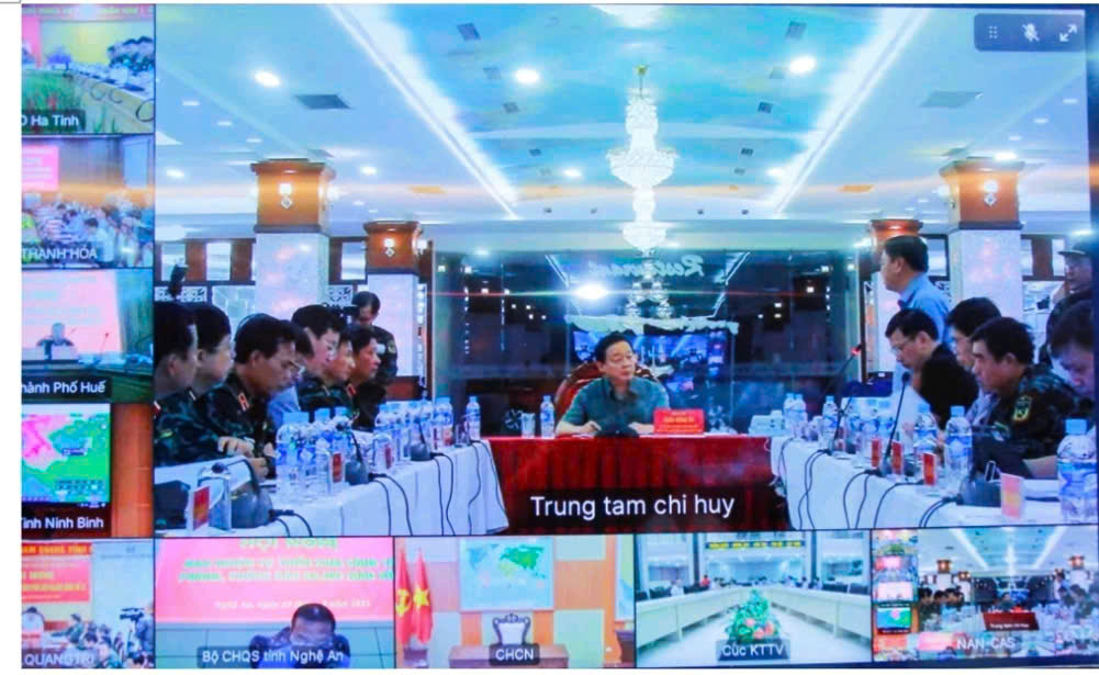 Phó Thủ tướng Chính phủ Trần Hồng Hà chủ trì hội nghị ứng phó khẩn cấp với cơn bão số 5