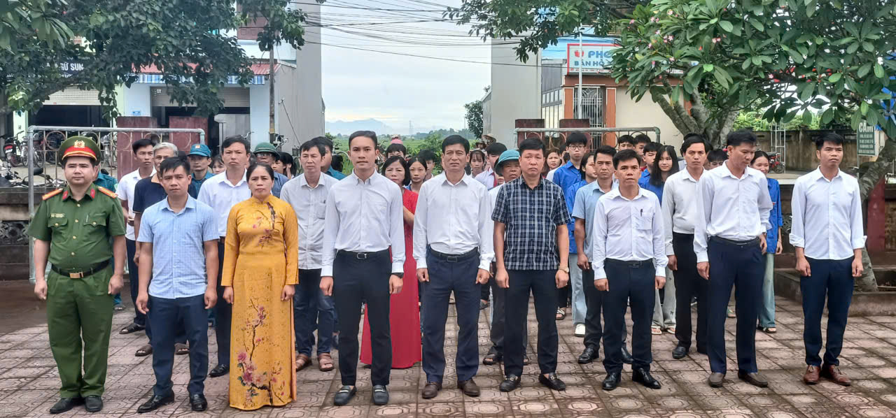Đảng uỷ, HĐND, UBND, MTTQ các đoàn thể chính trị xã Thiệu Quang tri ân các Anh Hùng liệt sỹ và gia đình chính sách nhân kỷ niệm 78 năm ngày Thương binh – Liệt sỹ.
