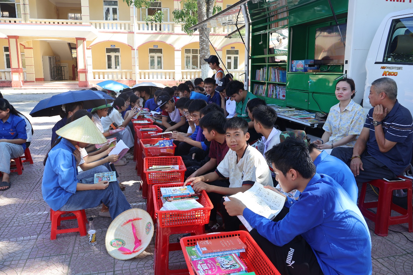 C:\Users\AdminPC01\Desktop\ảnh đọc sách lưu động\IMG_0860.JPG