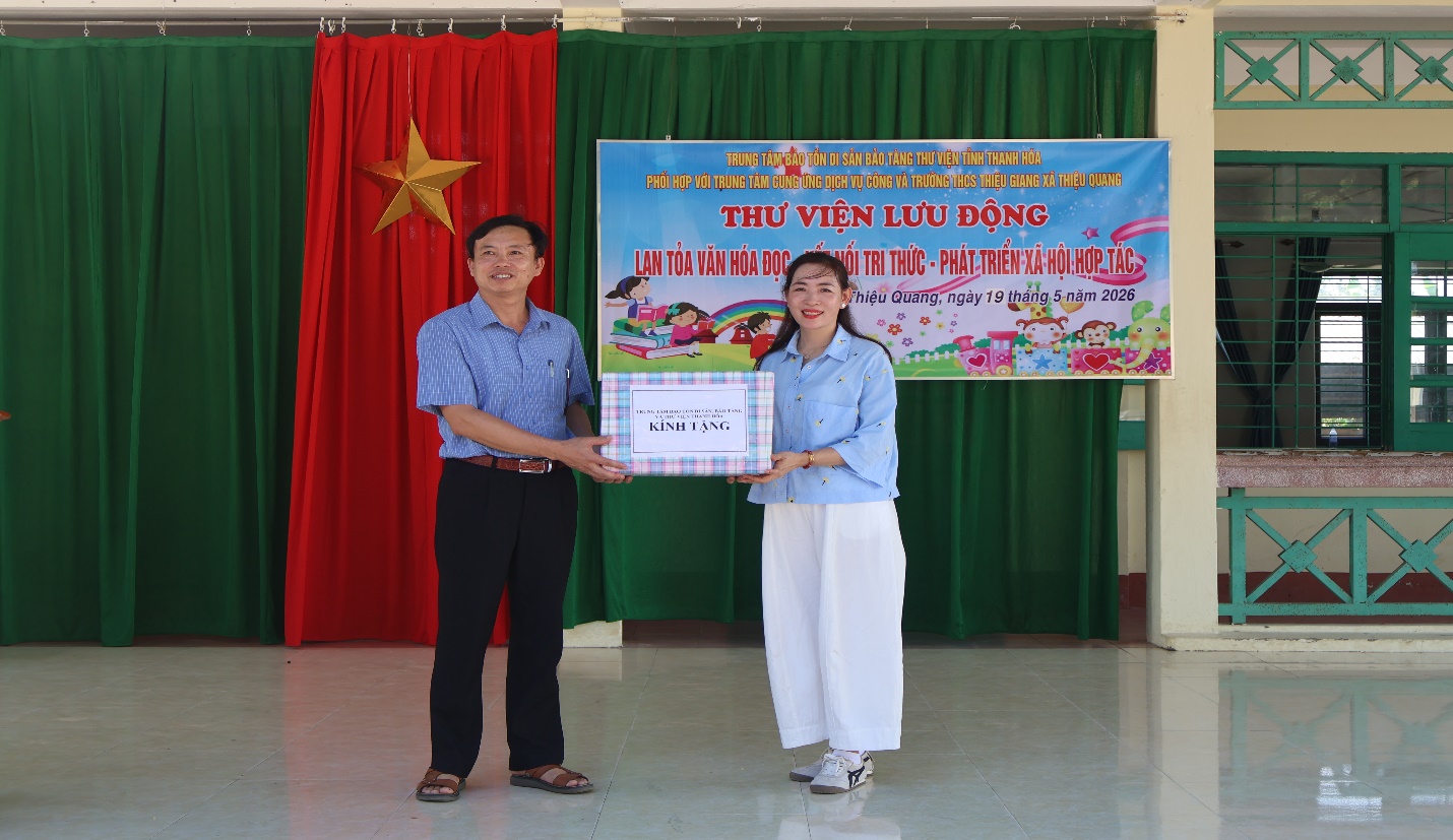 C:\Users\AdminPC01\Desktop\ảnh đọc sách lưu động\IMG_0868.JPG