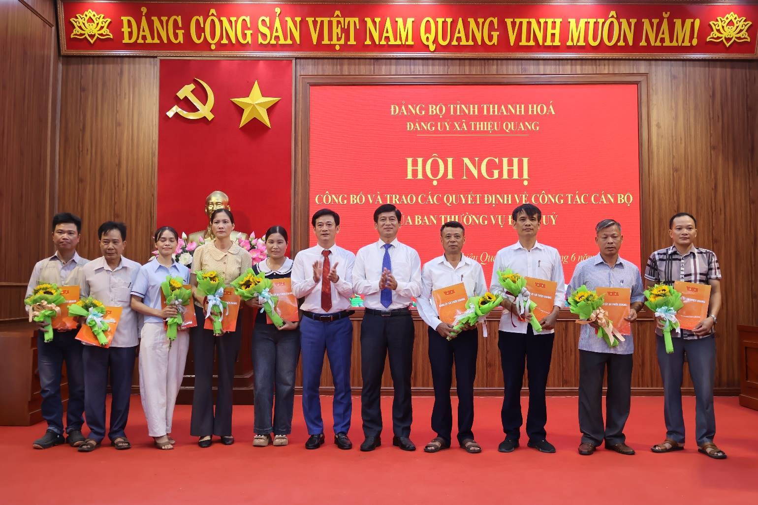 C:\Users\PC\Desktop\Hội nghị công bố quyết định của Đảng ủy giải thể thôn\IMG_3041.JPG