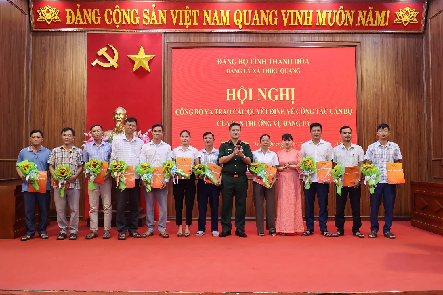C:\Users\PC\Desktop\Hội nghị công bố quyết định của Đảng ủy giải thể thôn\IMG_3045.JPG