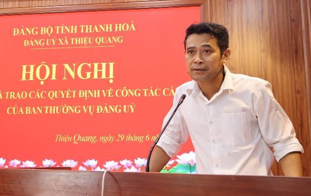 C:\Users\PC\Desktop\Hội nghị công bố quyết định của Đảng ủy giải thể thôn\IMG_3059.JPG