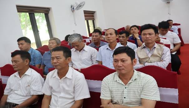 C:\Users\PC\Desktop\Hội nghị công bố quyết định của Đảng ủy giải thể thôn\IMG_3027.JPG