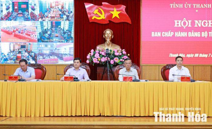 Bí thư Tỉnh ủy Lê Đức Thái và các đồng chí Phó Bí thư Tỉnh ủy chủ trì hội nghị.