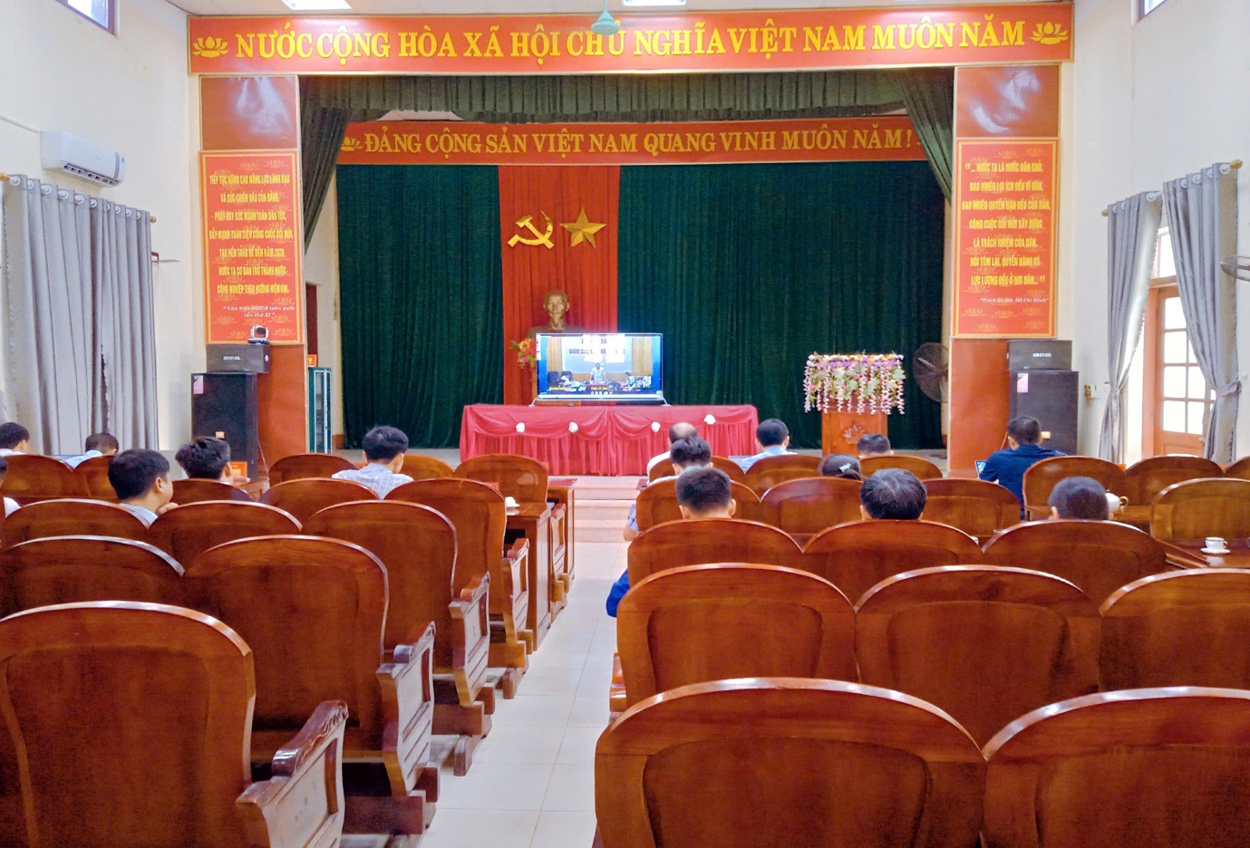 E:\TTCUDUC\ảnh đưa tin năm 2025\hội nghị 11.7.2025\gen-h-z6792859549091_c713e83724a381da24a29a1d9c495dbf.jpg