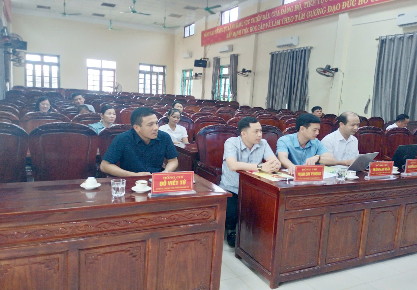 E:\TTCUDUC\ảnh đưa tin năm 2025\hội nghị 11.7.2025\gen-h-z6792859556882_8e95003e42f9532350f87dec528924b6.jpg