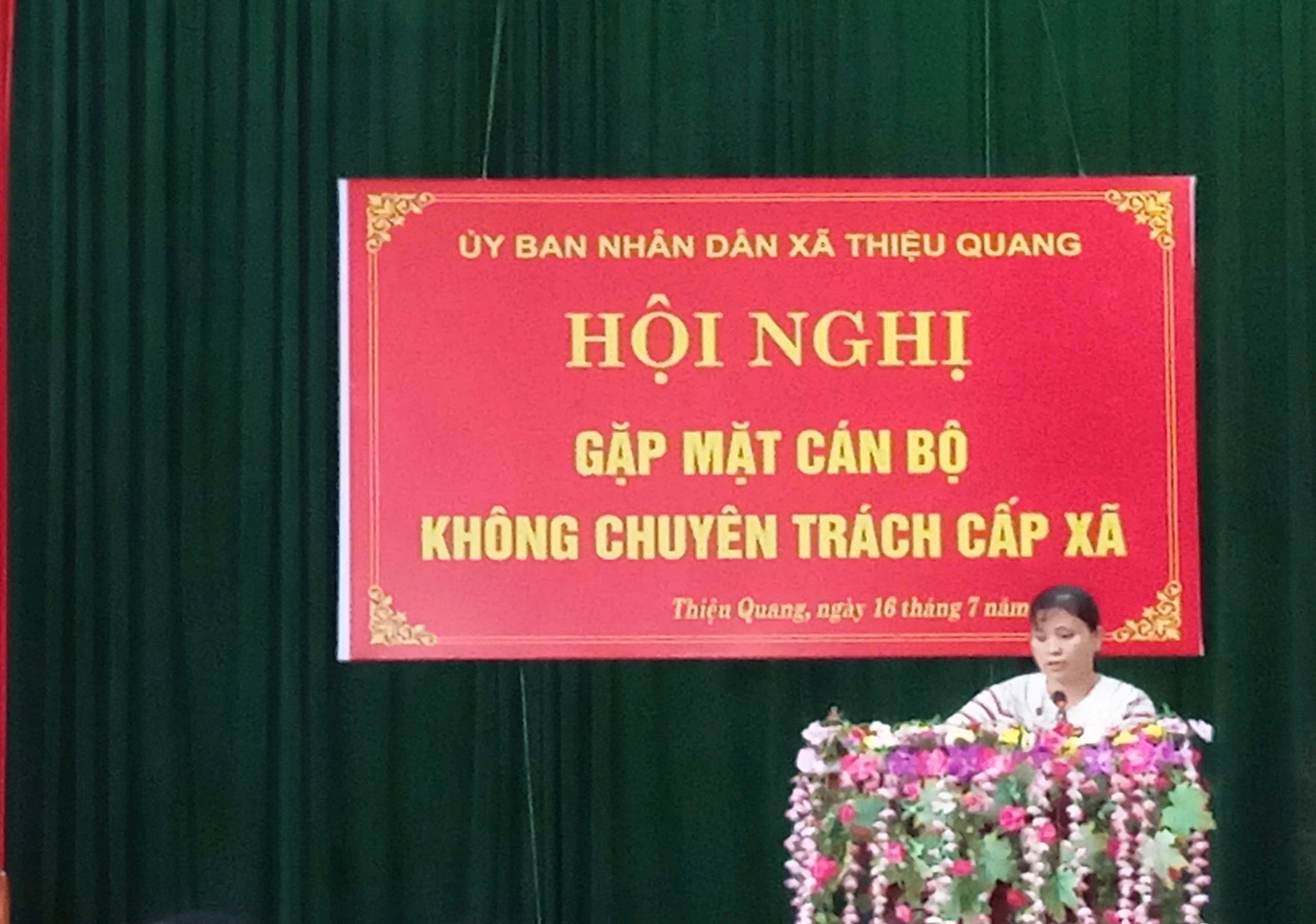 C:\Users\AdminPC01\Desktop\ảnh  họp bch đu 16.7.2025\ảnh gặp mặt cán bo khong chuyen trách\gen-h-z6810587851470_a714d070a2d0ed16ec70586e53ec7091.jpg