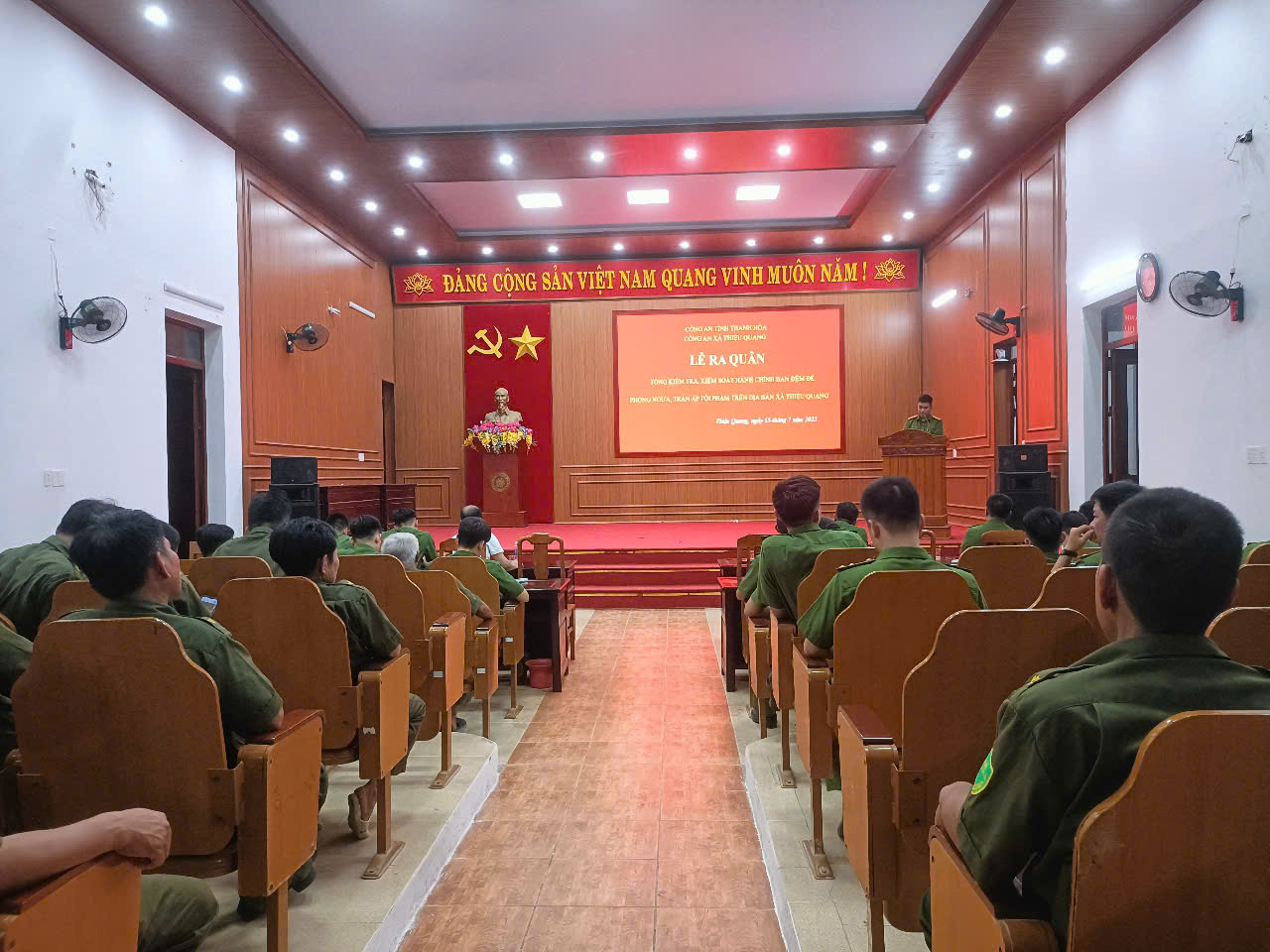 E:\TTCUDUC\ảnh đưa tin năm 2025\Tối Cong an xã\gen-h-z6808292807277_d8f75222898031d048593e7865125da9.jpg