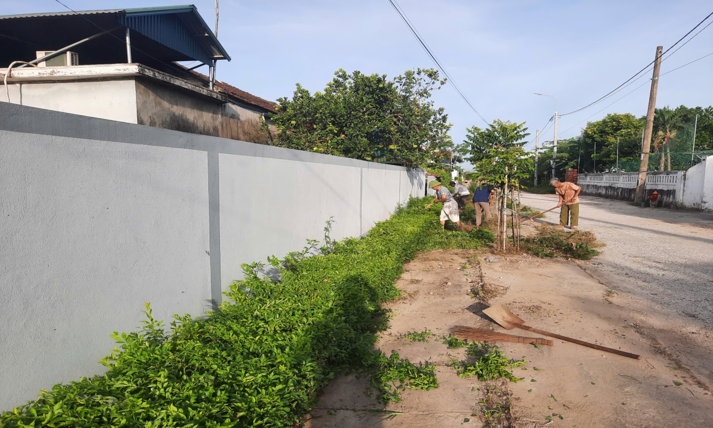 E:\TTCUDUC\ảnh đưa tin năm 2025\Sáng 19.7.2025 dọn vệ sinh\gen-h-z6819257925573_3a522f44cfbfd2f73c70efdc36a1d523.jpg
