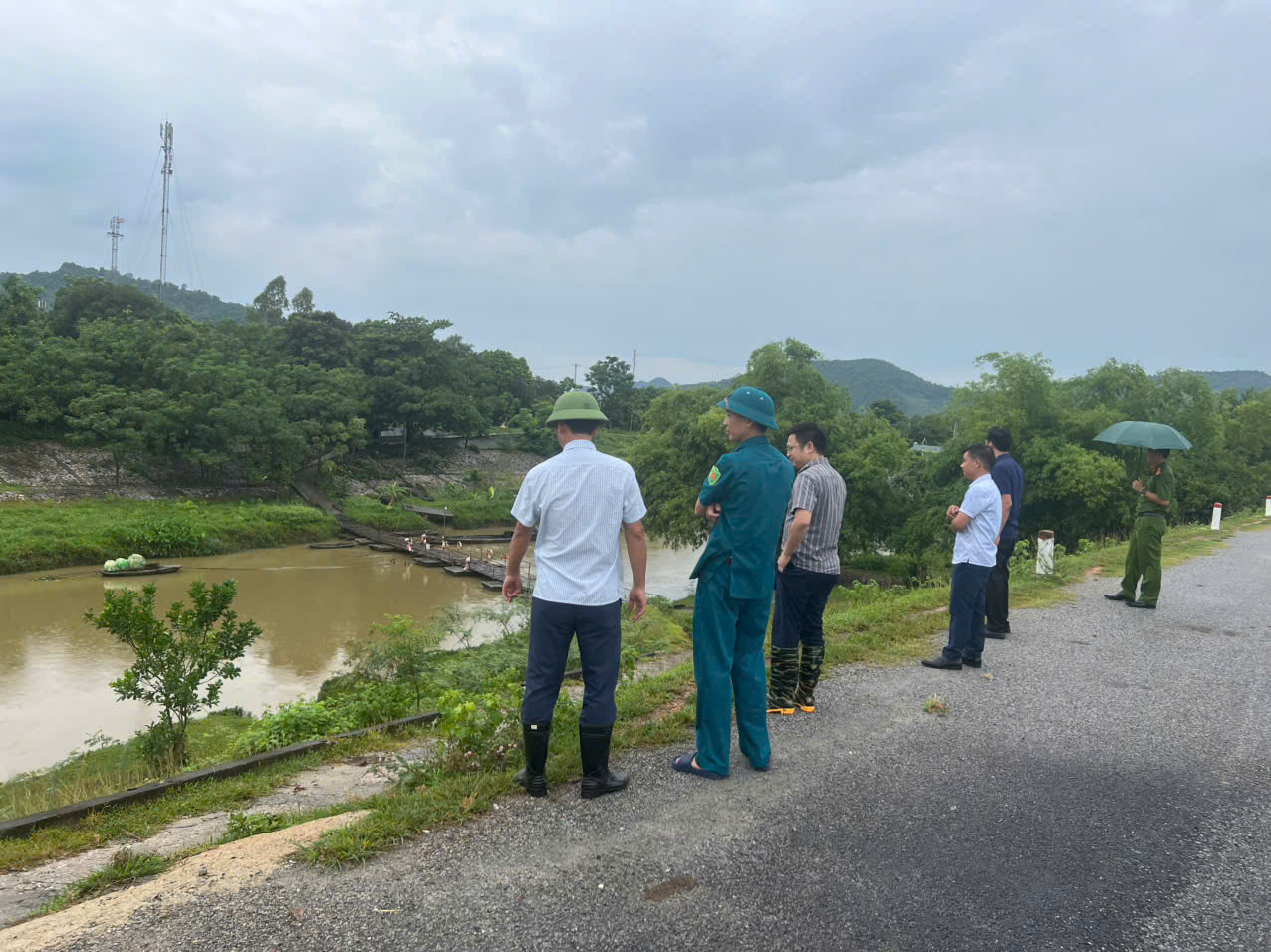 E:\TTCUDUC\ảnh đưa tin năm 2025\21.7.2025 ảnh thăm lụt bảo\gen-h-z6825257744271_d08502b2e7fb1bf0211a03bb958daf06.jpg